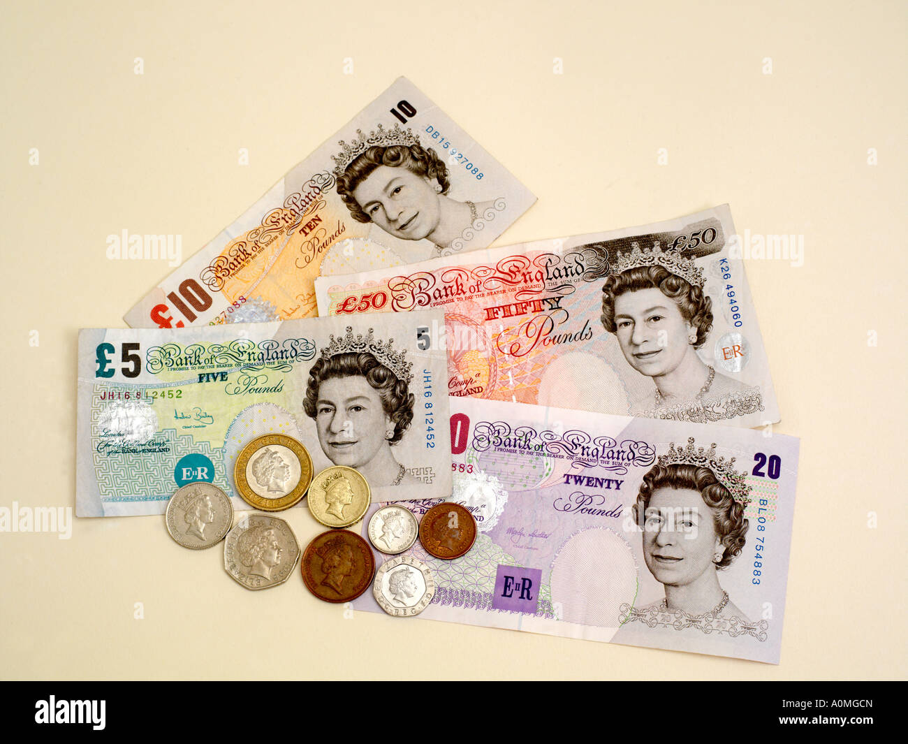 Sterling billets de banque et les pièces de £5 £10 £20 £50 Banque D'Images