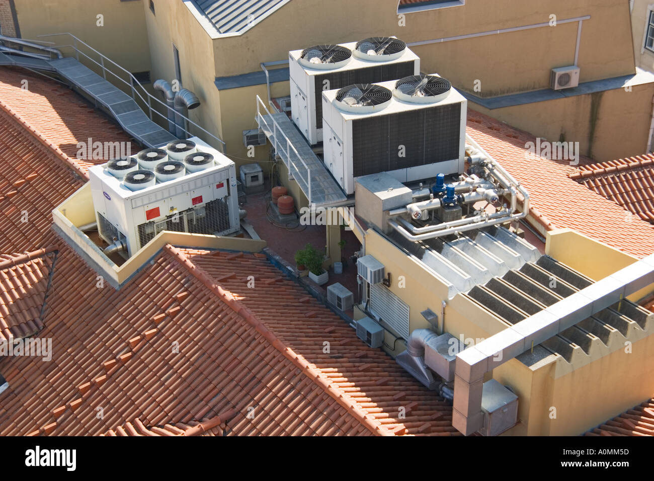 Portugal Lisbonne machines de climatisation sur le toit Photo Stock - Alamy