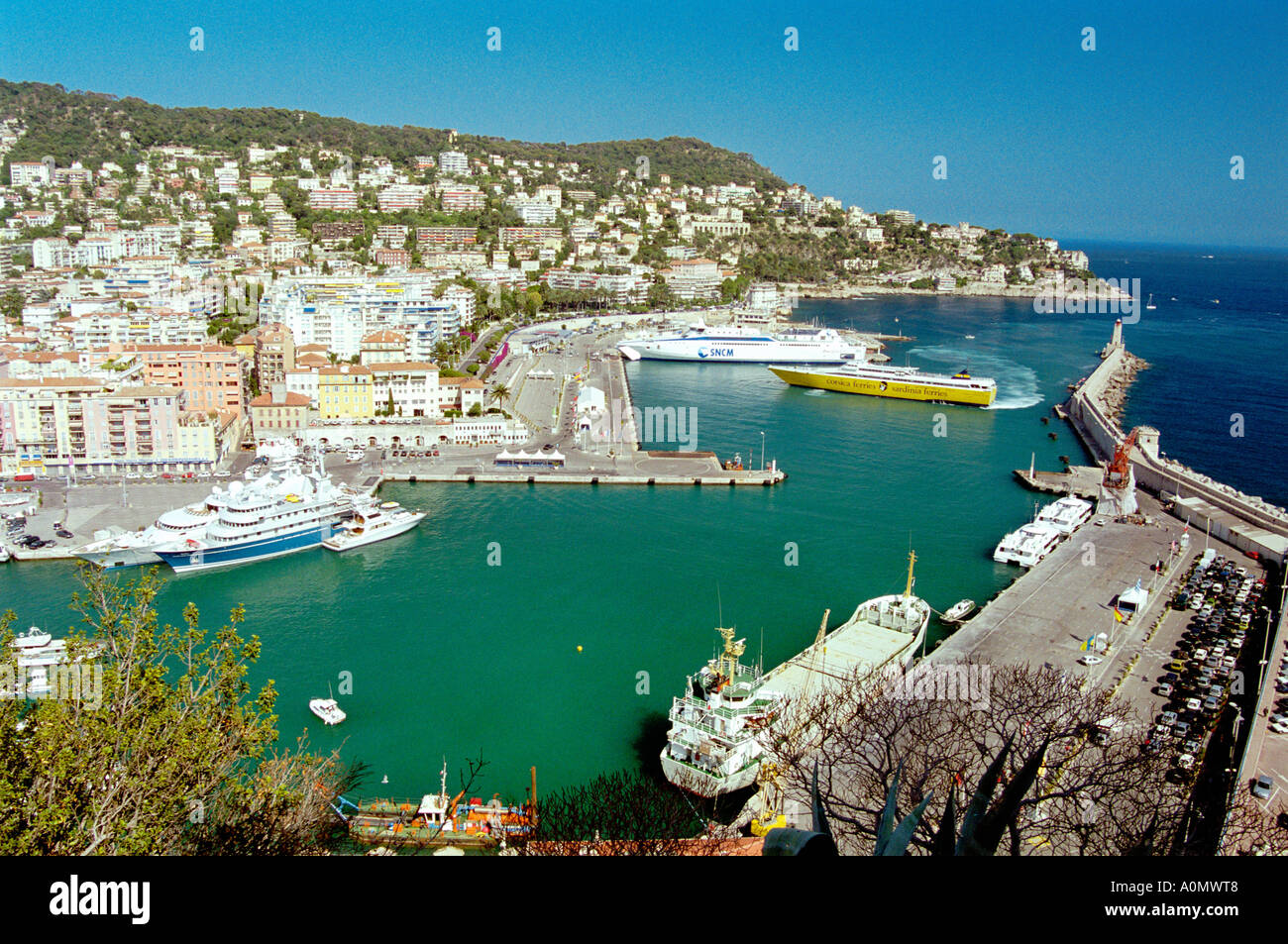 Depuis le terminal des ferries dans le Port de Nice Port en Bassin du Commerce à Nice France SNCM partent les ferries pour la Corse et la Sardaigne Banque D'Images