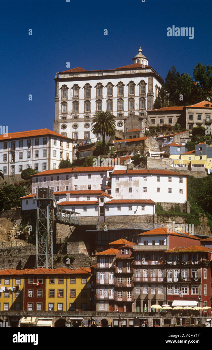 Ribeira et palais des évêques Porto Portugal Banque D'Images