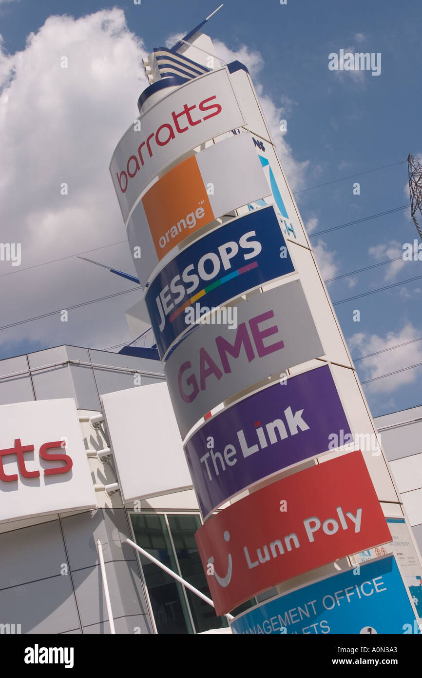 Les noms de marque célèbres Barretts Jessops Orange le jeu Link Lunn Poly à atteindre Gallions Retail Shopping Park Beckton Newham Banque D'Images