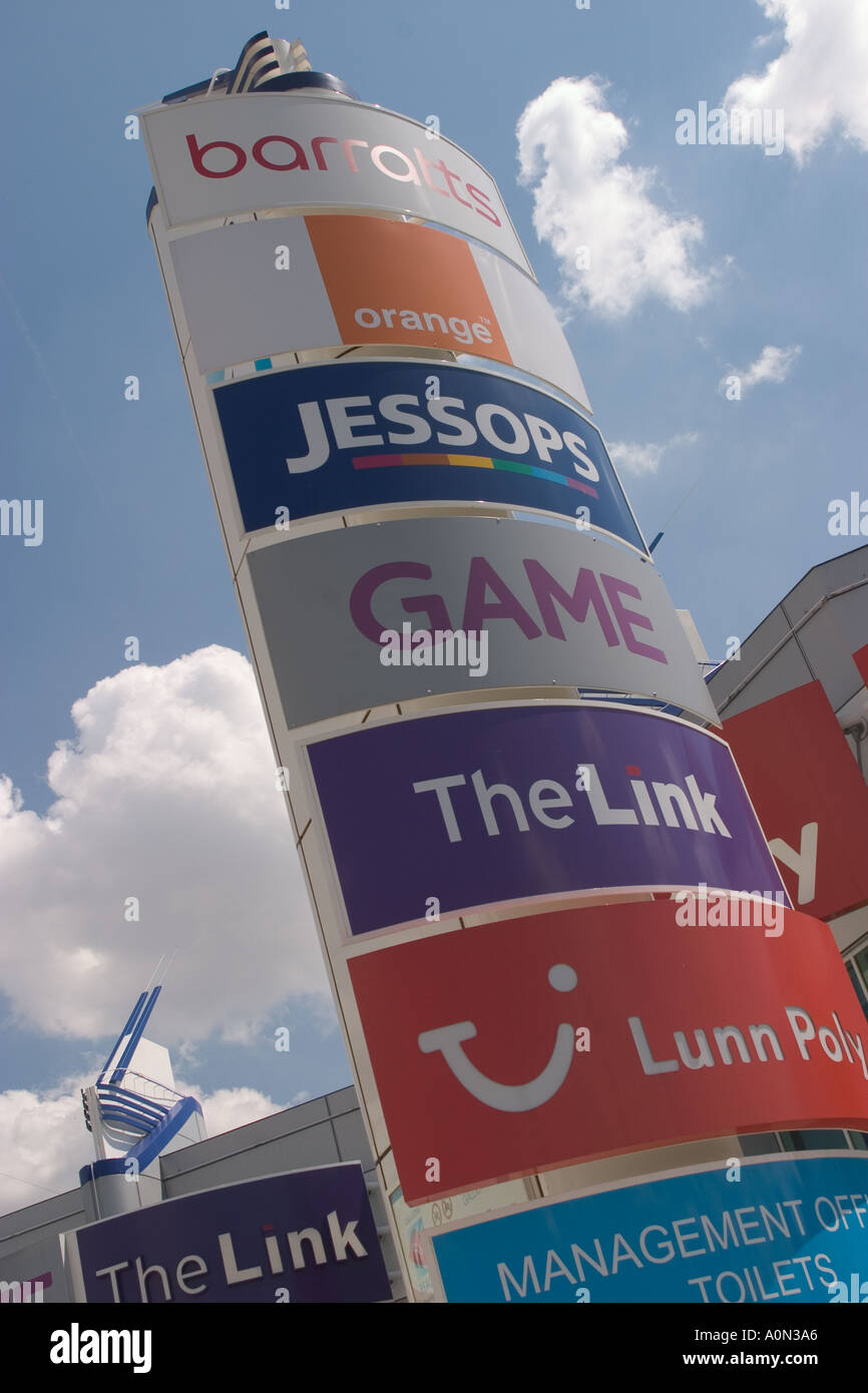 Les noms de marque célèbres Barretts Jessops Orange le jeu Link Lunn Poly à atteindre Gallions Retail Shopping Park Beckton Newham Banque D'Images