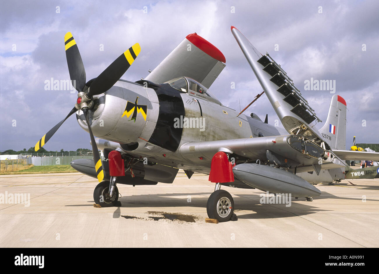 Douglas Skyraider AD4N des avions d'attaque au sol de la Force aérienne française Air Tattoo de Fairford Banque D'Images