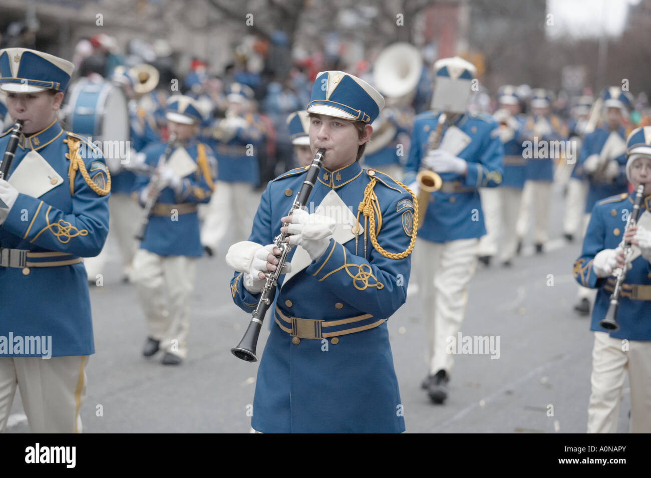 Les jeunes Ukrainiens du Canada Band Parade du Père Noël University Avenue Toronto (Ontario) Canada le modèle ne libération pas de biens Banque D'Images