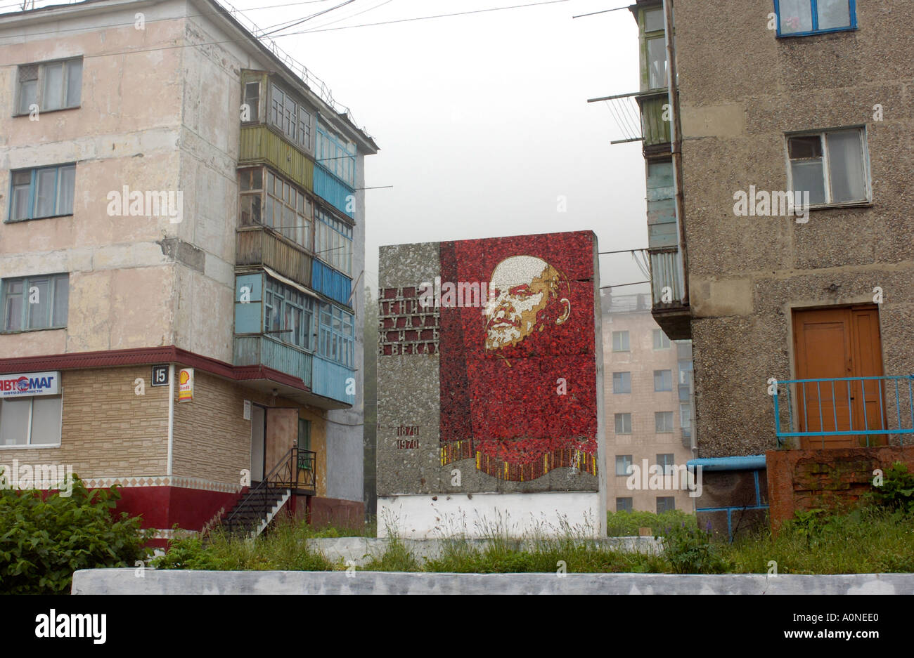 Un mémorial à côté de Lénine dans l'île de Sakhaline Nevelsk Russie 2004 Banque D'Images