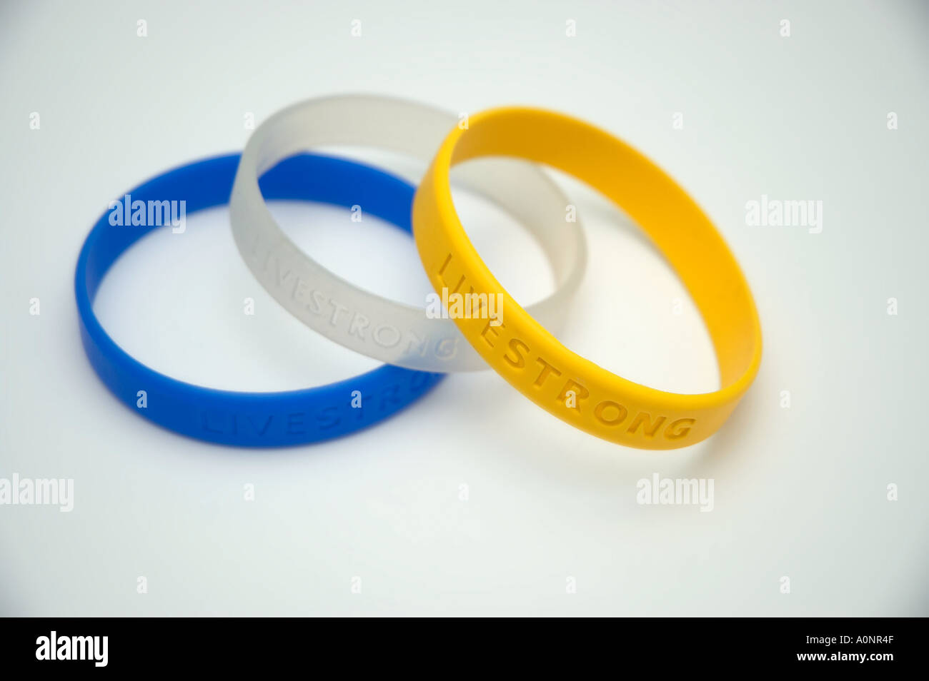 Bande de bras en caoutchouc à la mode des bracelets LIVESTRONG Lance  Armstrong Photo Stock - Alamy