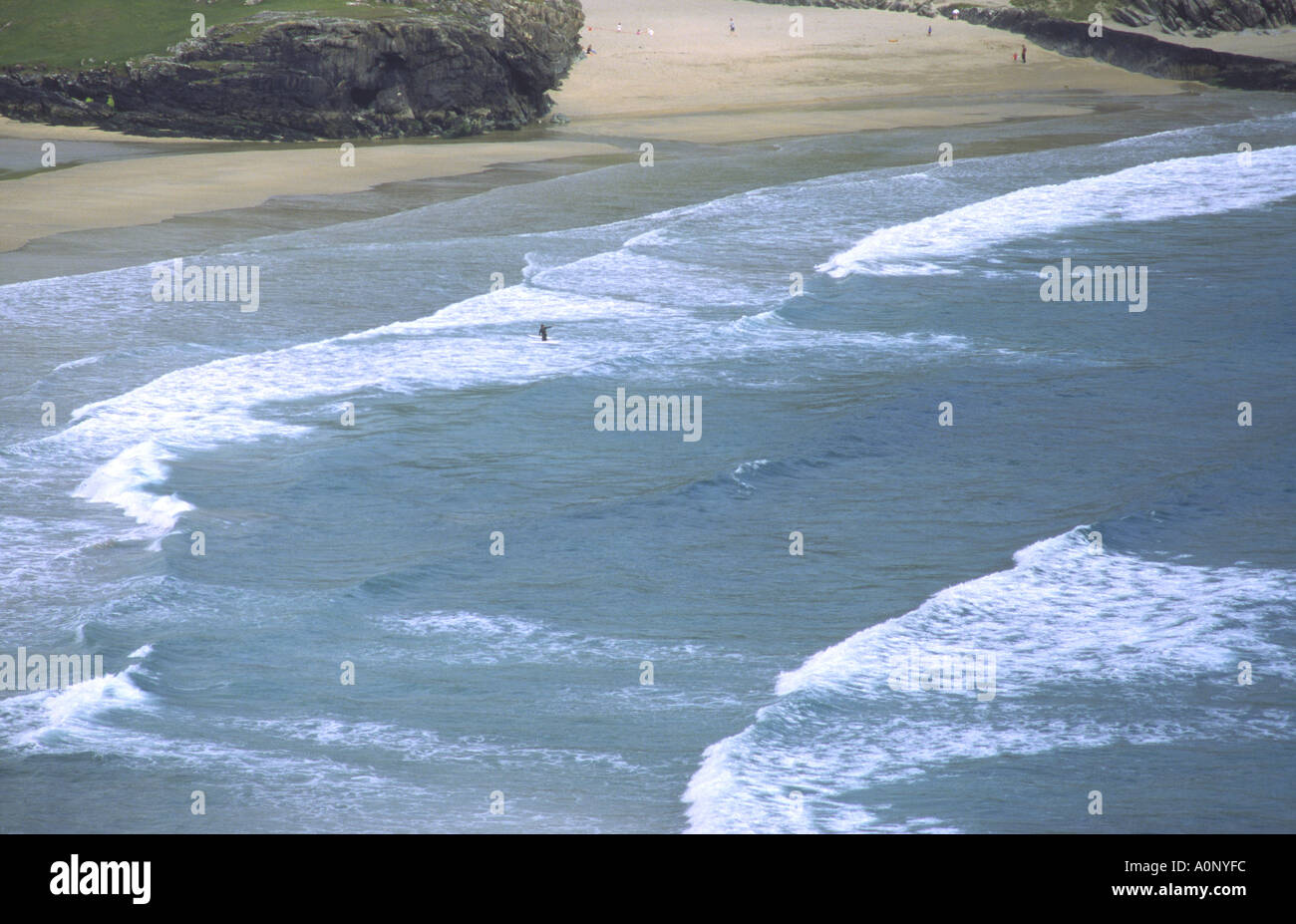 Plage de sable fin et des vagues au sud ouest de l'Irlande Banque D'Images