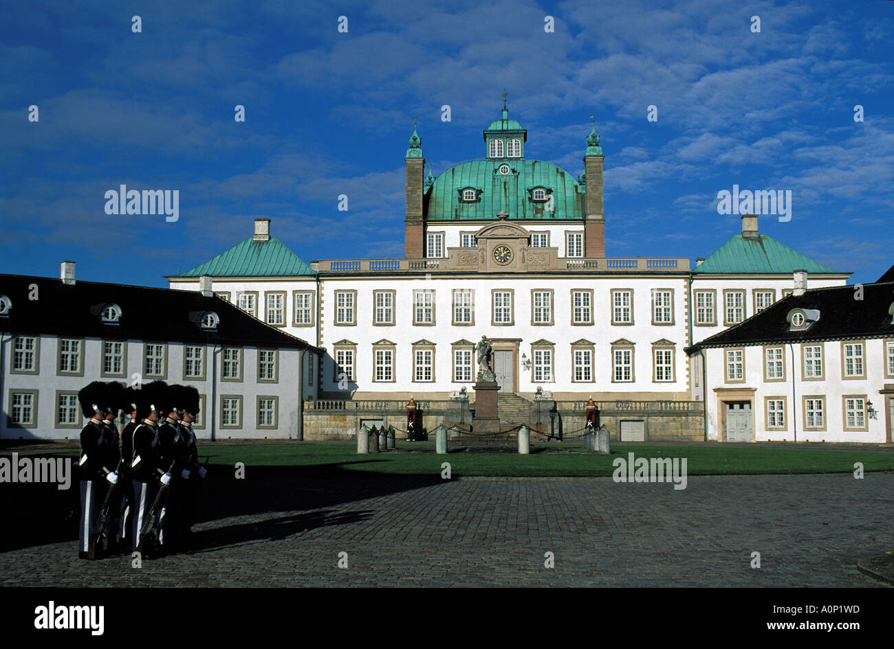 Page De Garde Danemark Changer de garde au palais amalienborg Banque de photographies et d