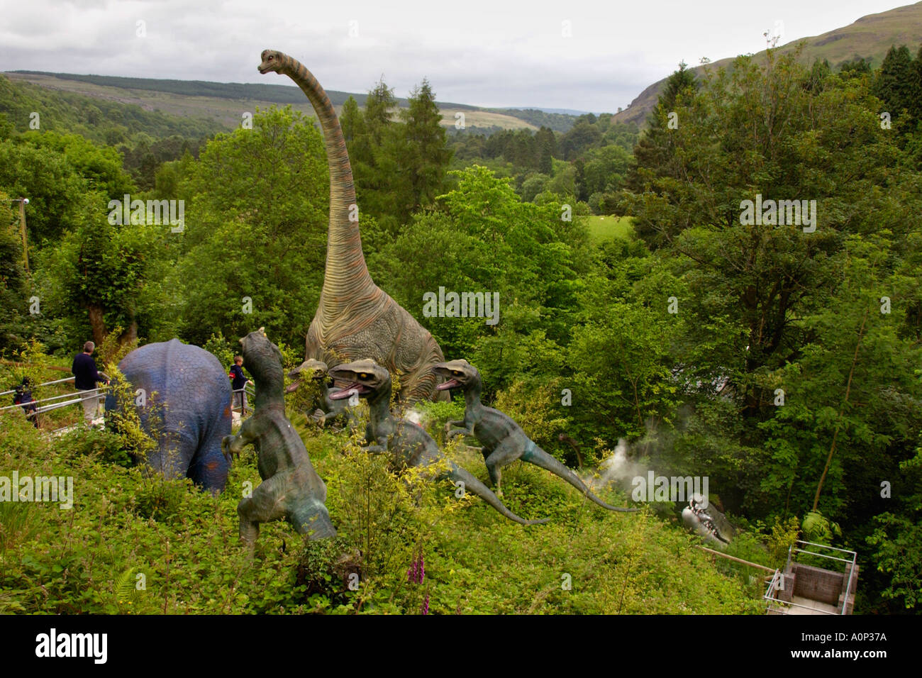 Plus grand monde à la Dinosaur Park Dan yr Ogof Grottes dans le parc national de Brecon Beacons Powys Pays de Galles UK Banque D'Images