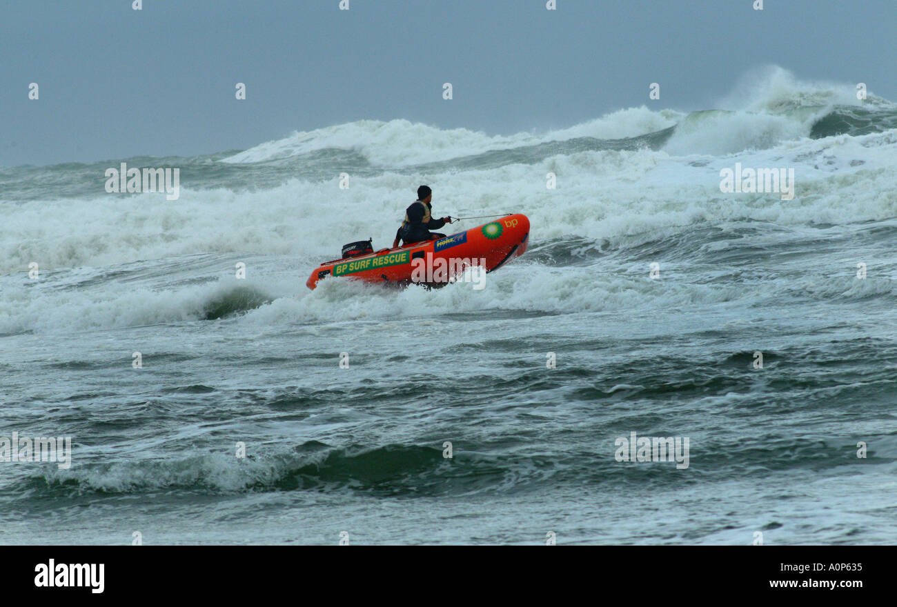 Le bateau de sauvetage de surf à Piha beach Piha Nouvelle Zélande Banque D'Images