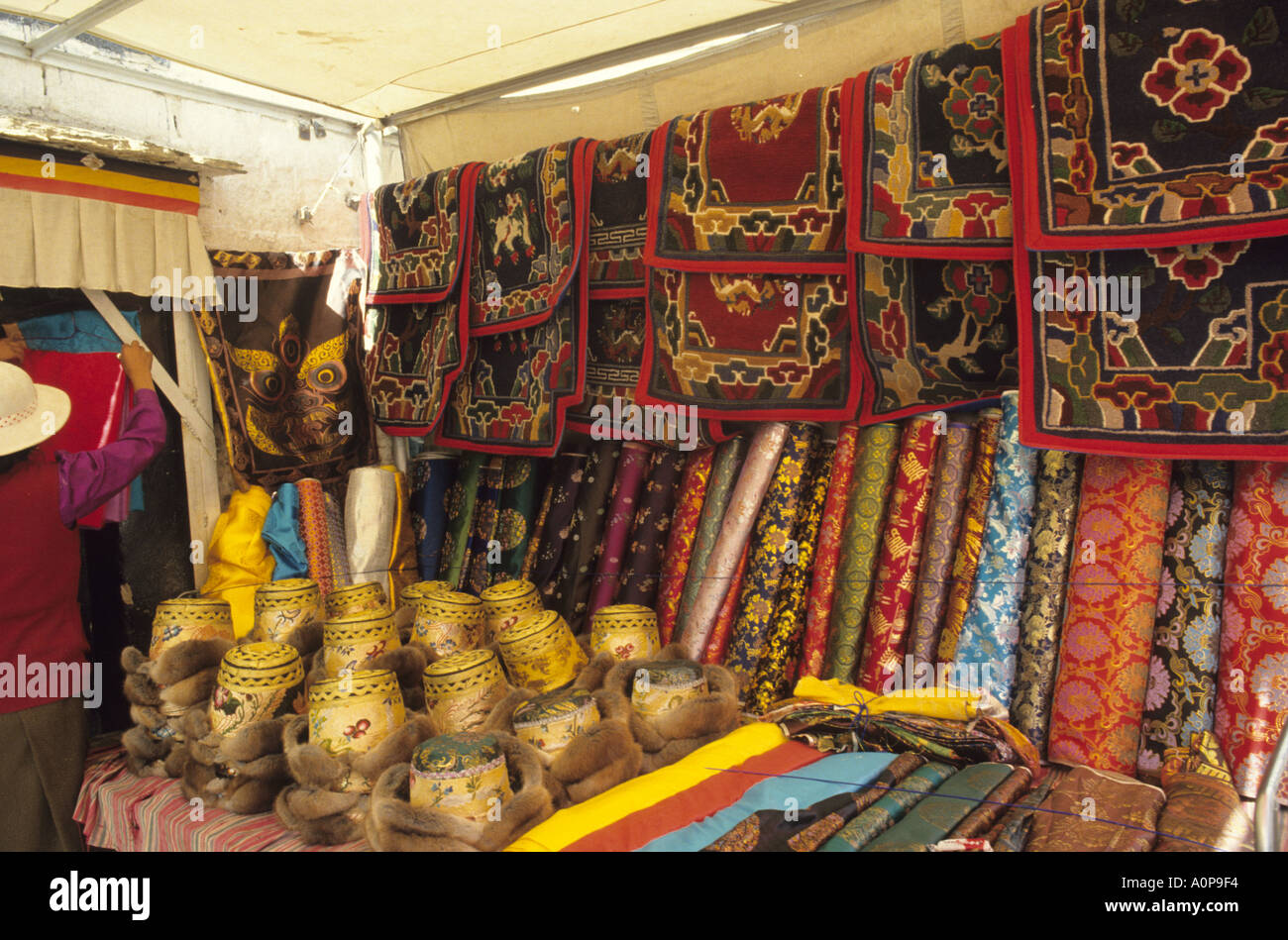 Dans l'étal du marché Bakar Lhassa au Tibet Banque D'Images