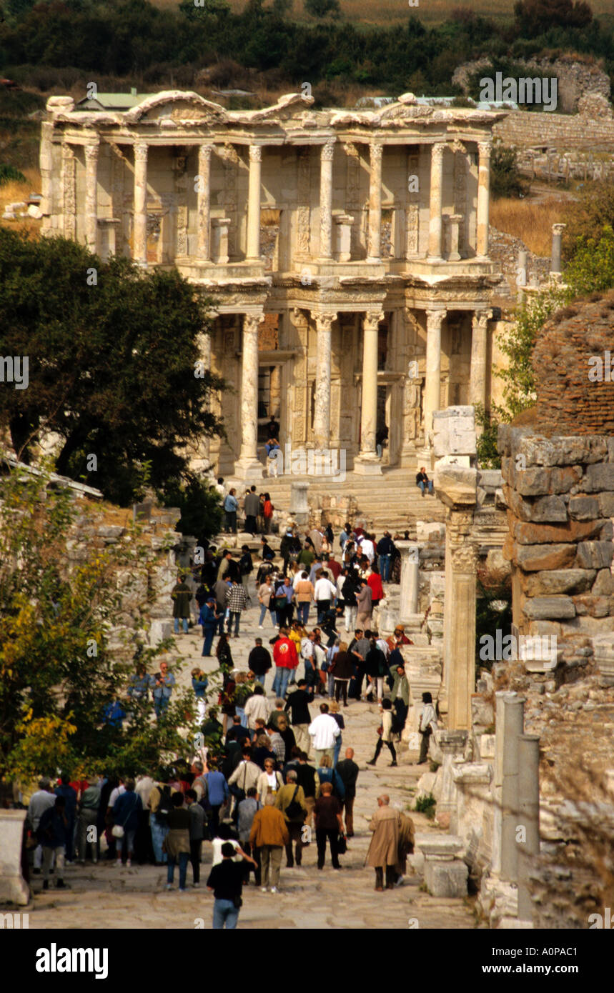 La célèbre bibliothèque de Celsus classique à Selçuk construite en 135AD en Turquie Banque D'Images