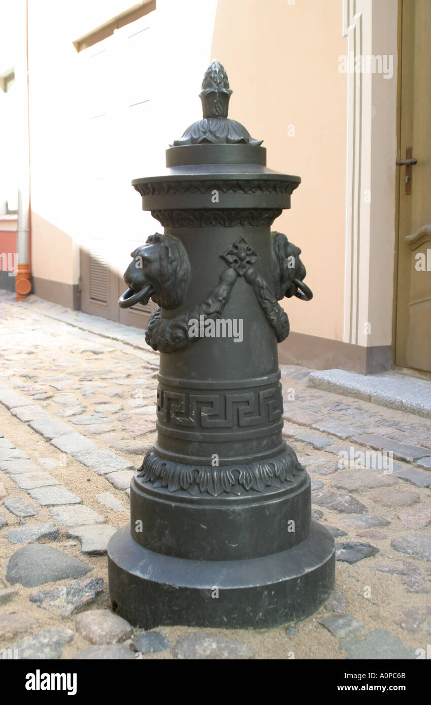 Ornate metal post dans la vieille ville de Riga Lettonie Banque D'Images