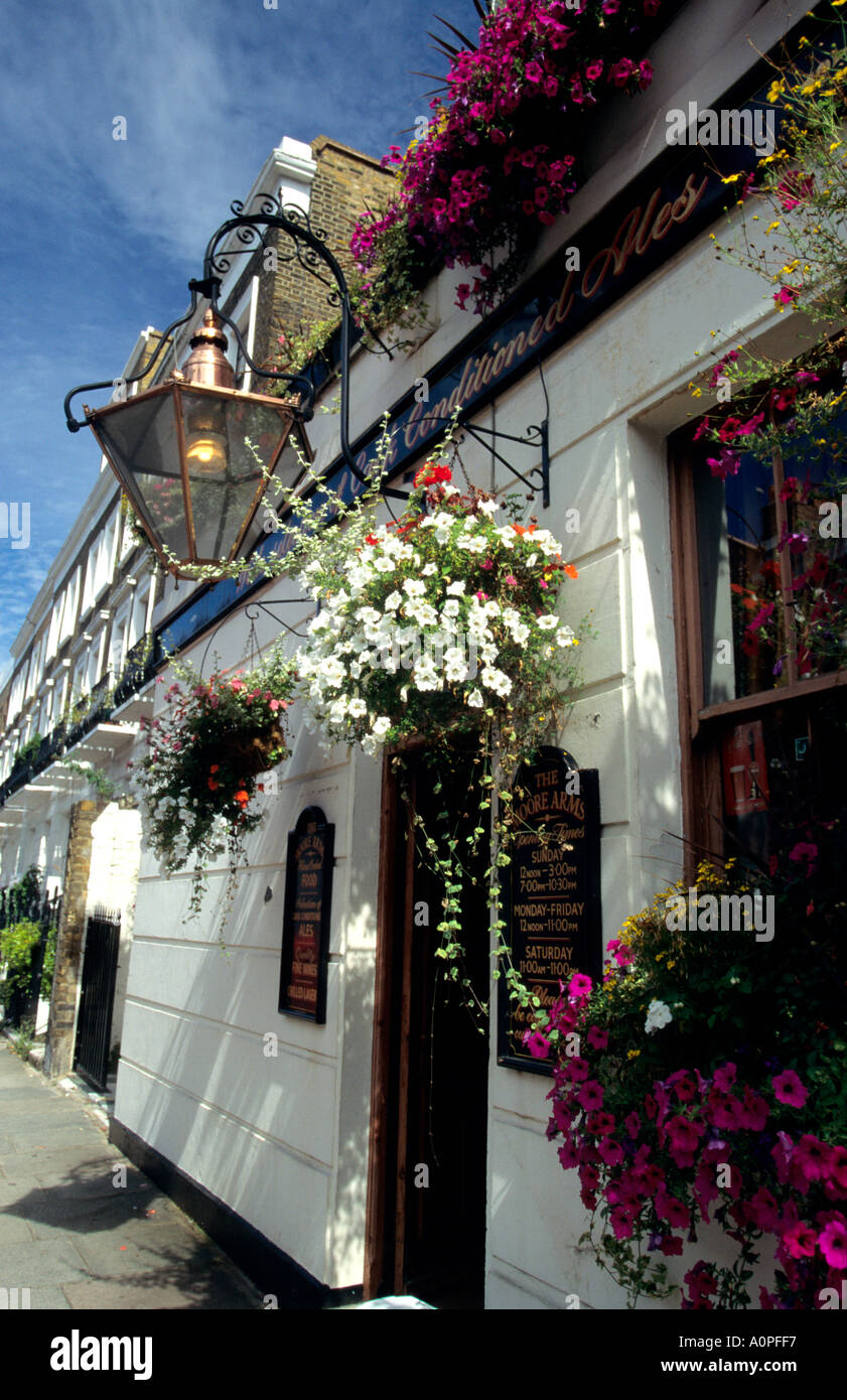 Typiquement pittoresque vieille Pub Anglais à Londres en Angleterre Banque D'Images
