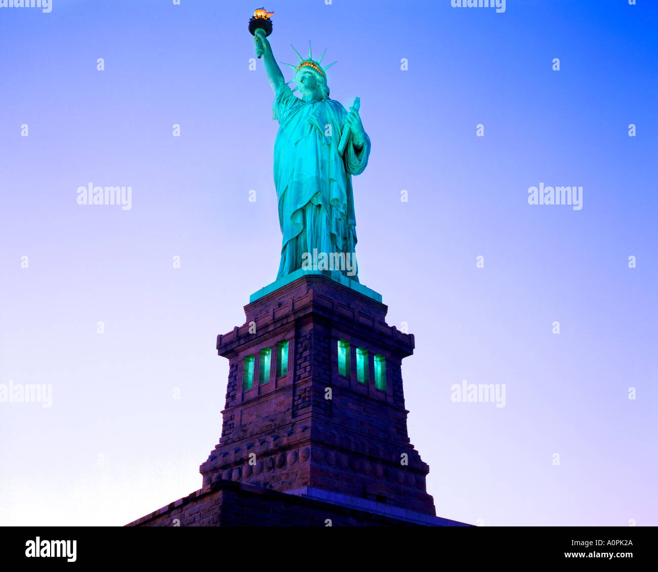 Au coucher du soleil, la statue de la liberté Statue of Liberty National Monument New York Banque D'Images
