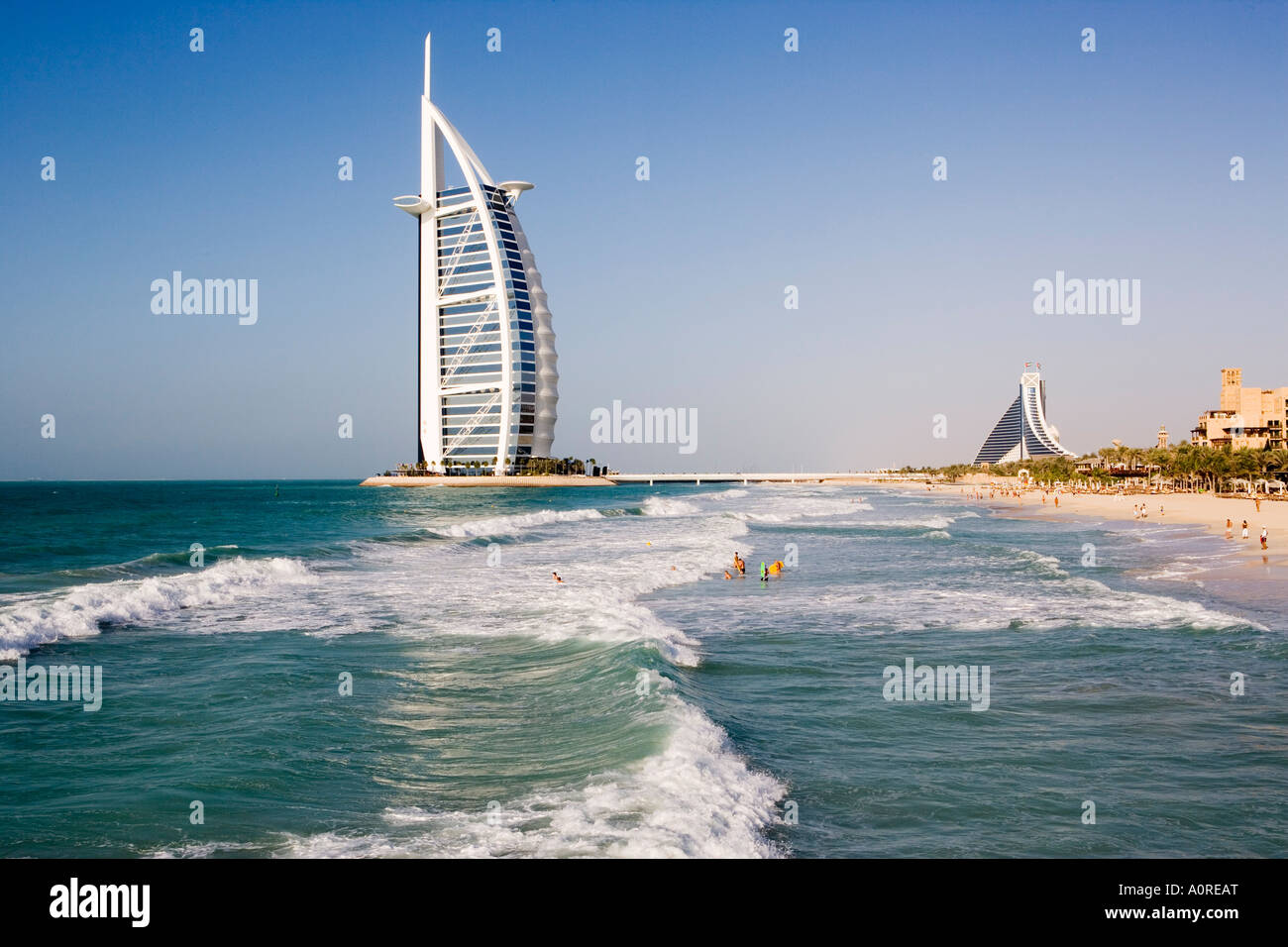 L'établissement emblématique de Dubaï Burj Al Arab le premier hôtel 7 étoiles classé 5* construit sur un Banque D'Images