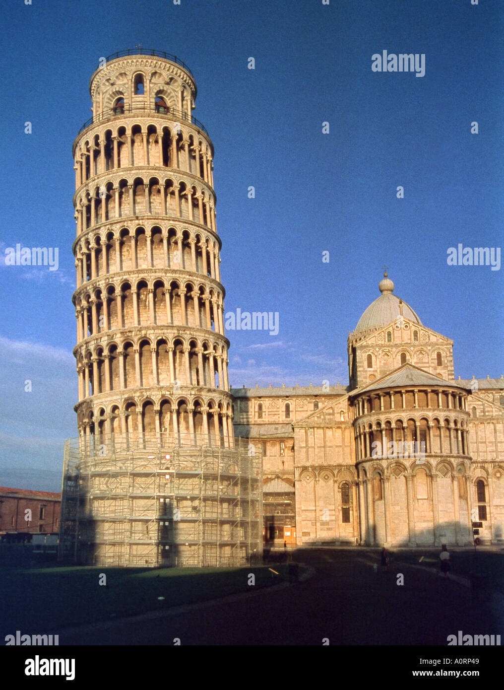 Tour penchée Torre Pendente di Pisa & Duomo cathédrale médiévale Campo dei Miracoli Domaine des Miracles Le Centre de l'Italie Italia Europe Banque D'Images