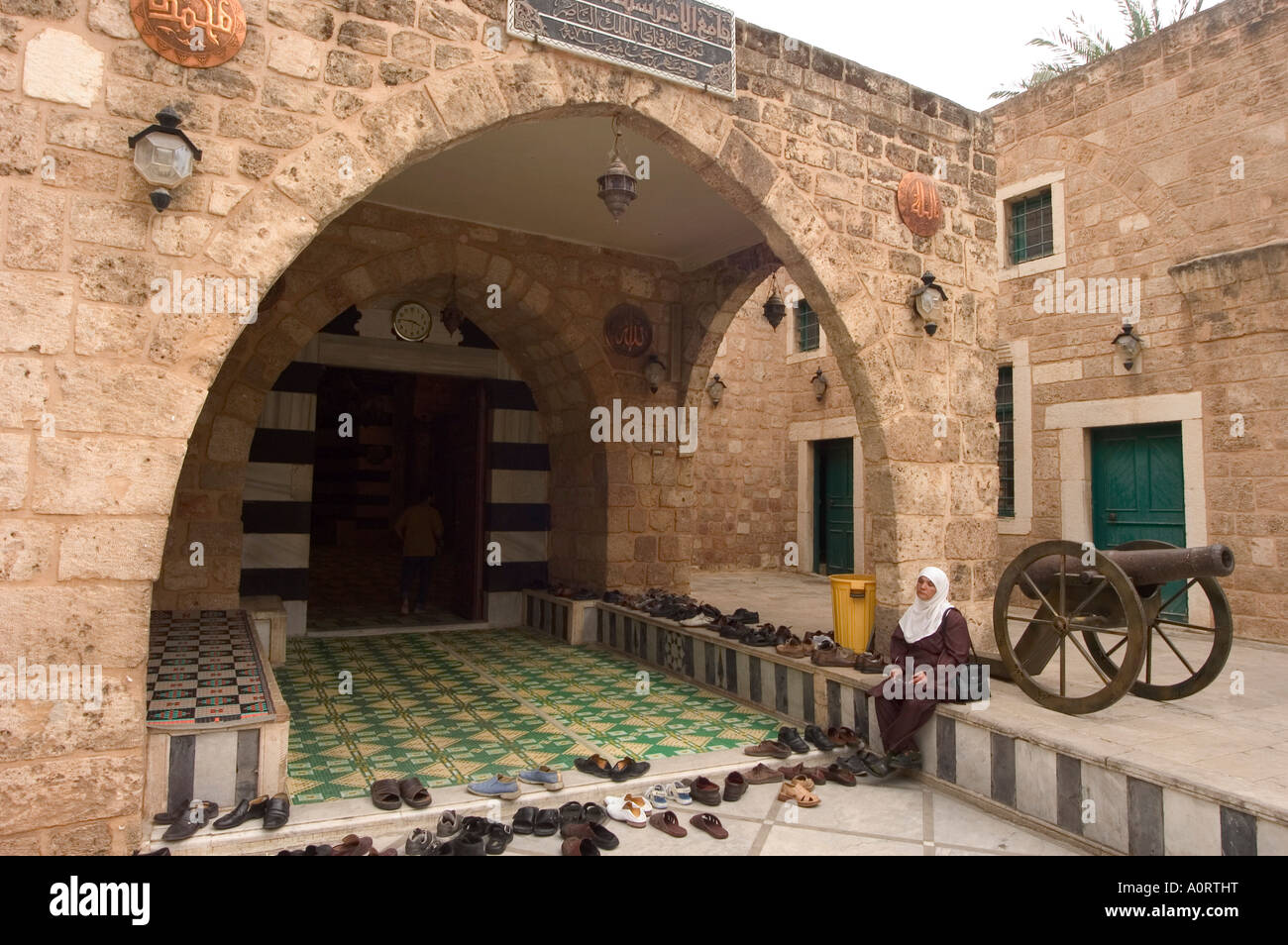 Aller à la prière à la mosquée Taynal Tripoli Liban Moyen Orient Banque D'Images