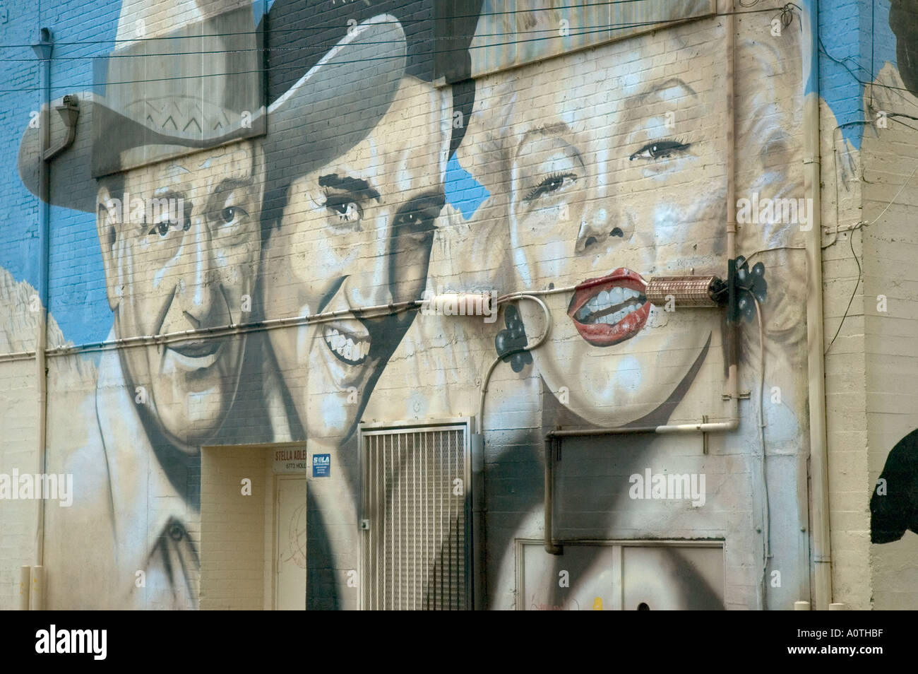 Peinture murale à l'extérieur de la Stella Adler Academy sur Highland Avenue dans West Hollywood en Californie Banque D'Images