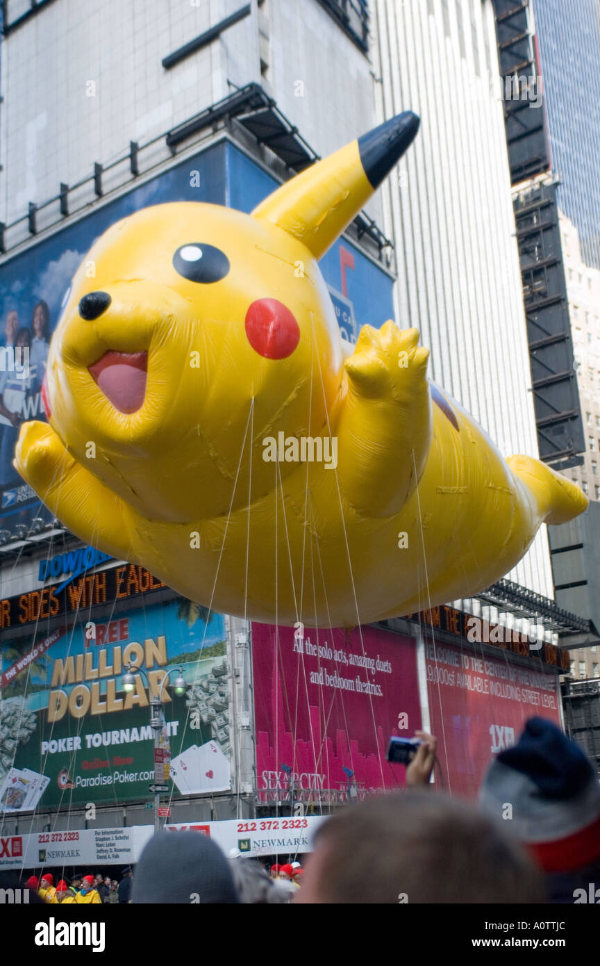 Pokemon Pikachu dans le ballon 2005 Macy's Thanksgiving Day Parade à New York City Banque D'Images