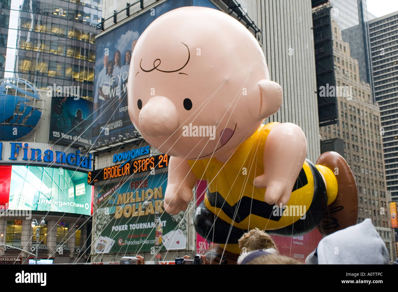 Charlie Brown ballon à l 2005 Macy's Thanksgiving Day Parade à New York  City Photo Stock - Alamy