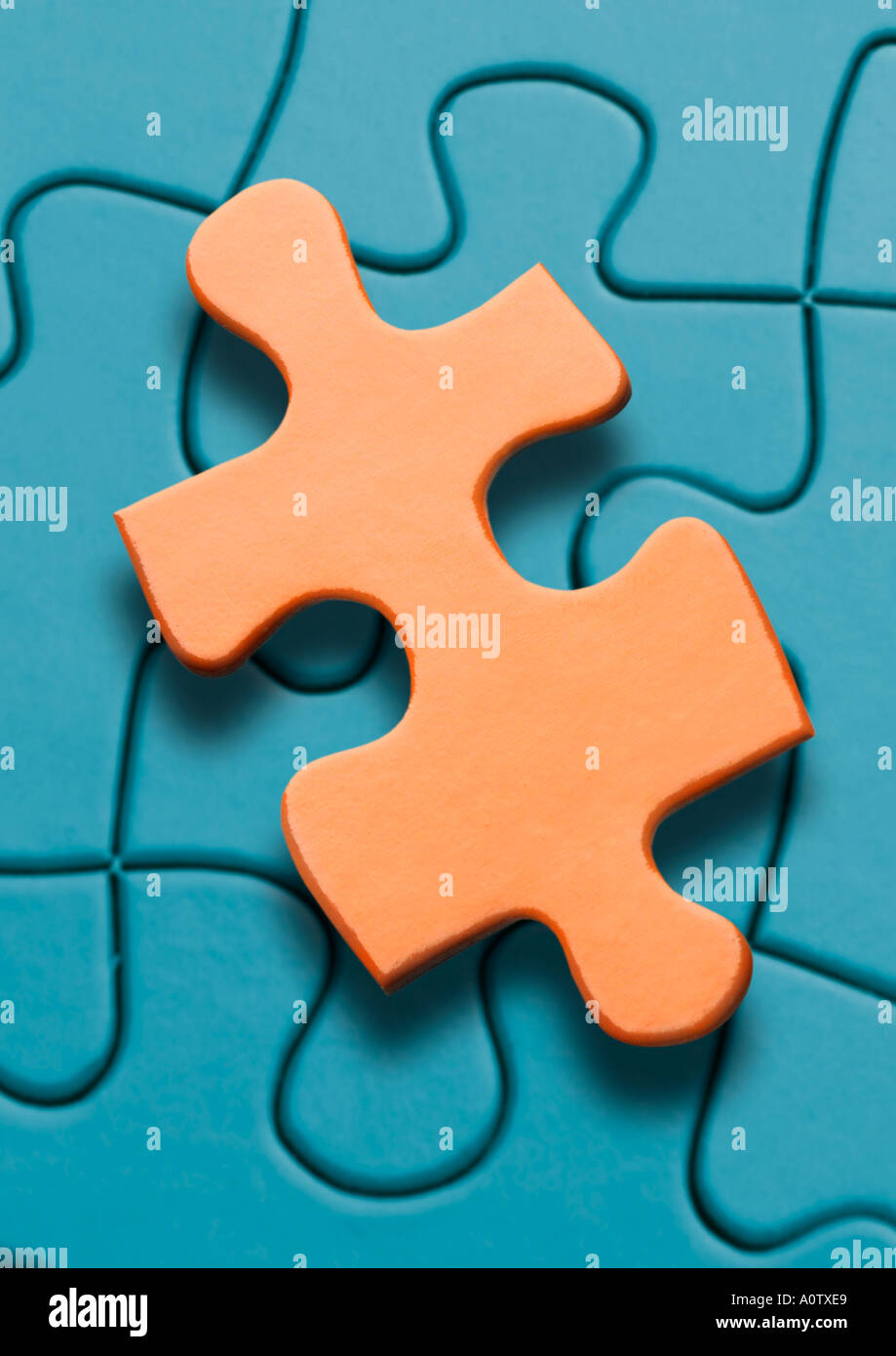 Casse-tête avec une partie de puzzle Puzzle mit einem Puzzleteil Banque D'Images
