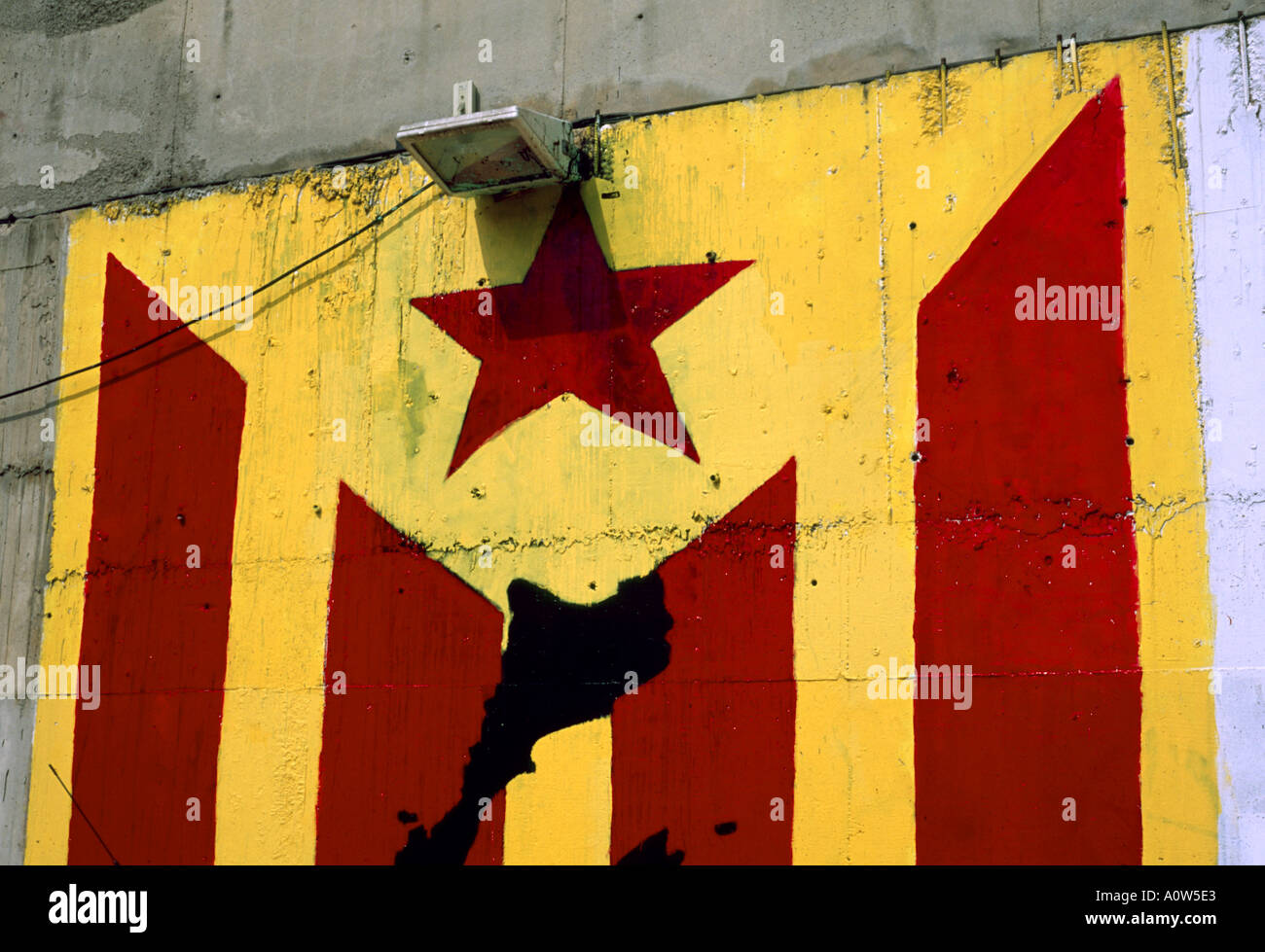 Graffitti ambitieux du drapeau de la catalogne libre c Luc Peters Banque D'Images