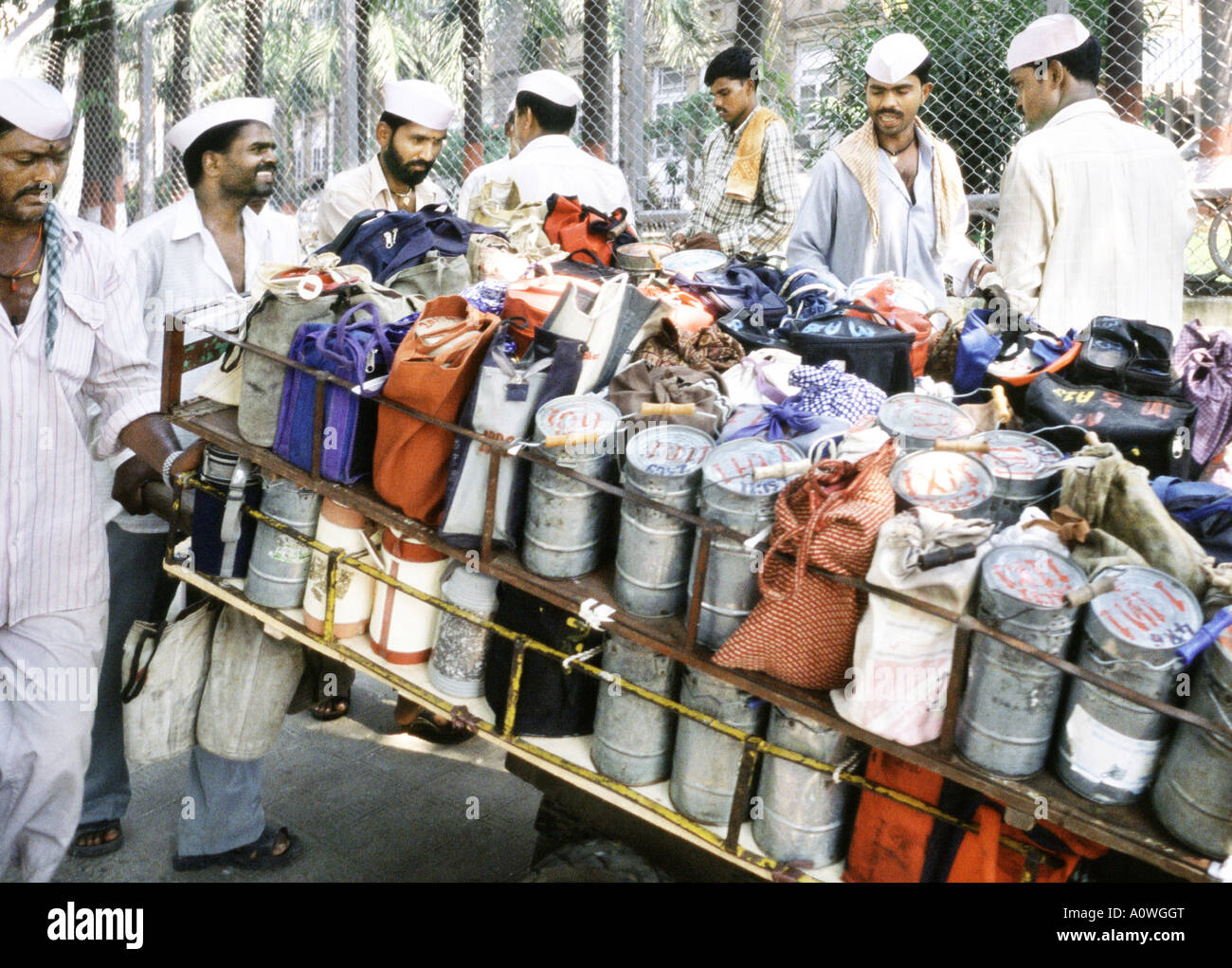 À propos de dabbawallahs sur leur service de livraison Banque D'Images