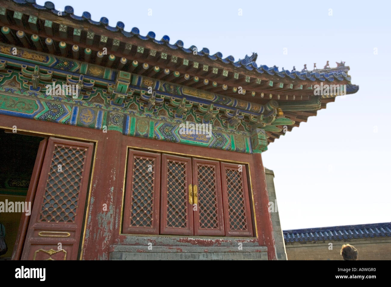 Chine Pékin Le Temple du Ciel a été commencé pendant le règne de l'Empereur Yongle Détail des tuiles peintes en bleu ciel contre Banque D'Images