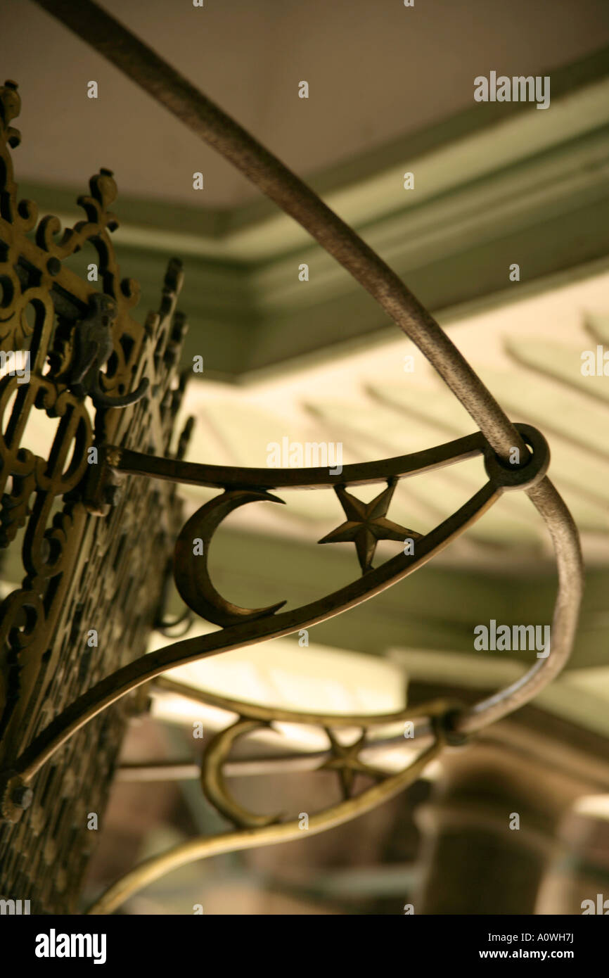 Détail D'UN LAITON ABLUTIONS FONTAINE DANS LA COUR DE LA MOSQUÉE KILIC ALI PASHA, ISTANBUL, TURQUIE Banque D'Images
