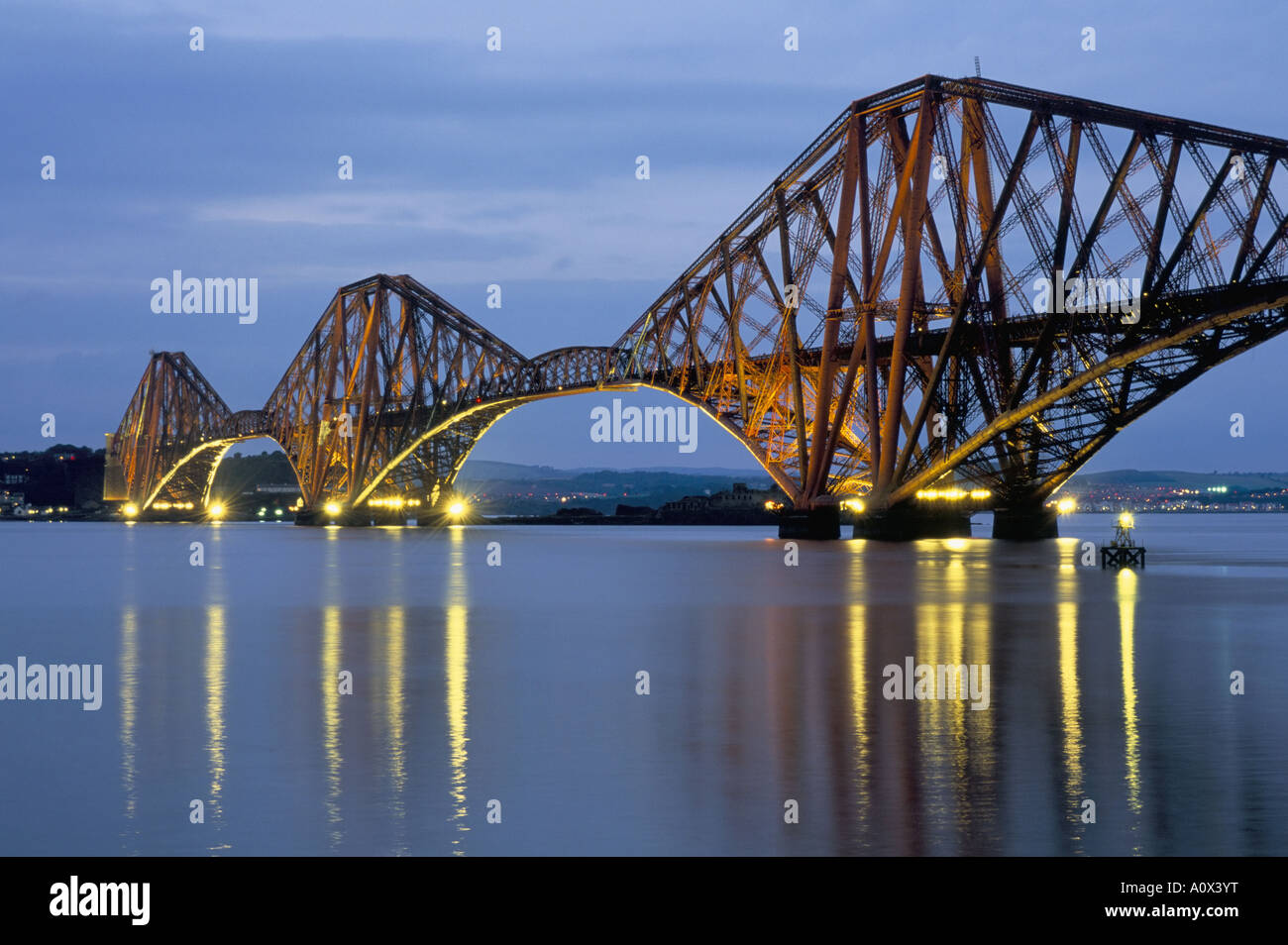 Suite pont ferroviaire sur le Firth of Forth près d'Edimbourg Ecosse Queensferry Lothian Royaume-uni Europe Banque D'Images