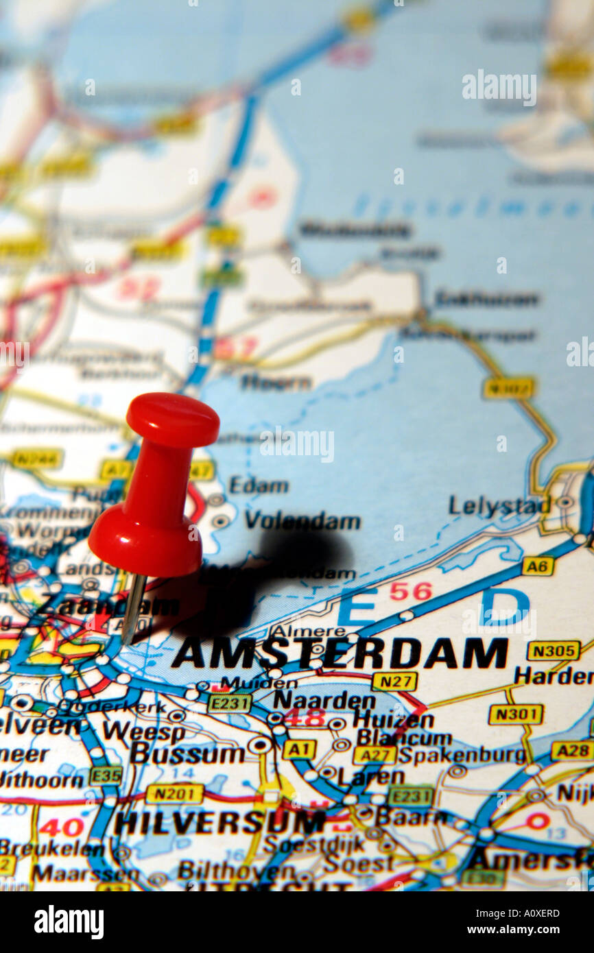 La carte de pointage de l'axe à Amsterdam, Holland sur une carte routière Banque D'Images