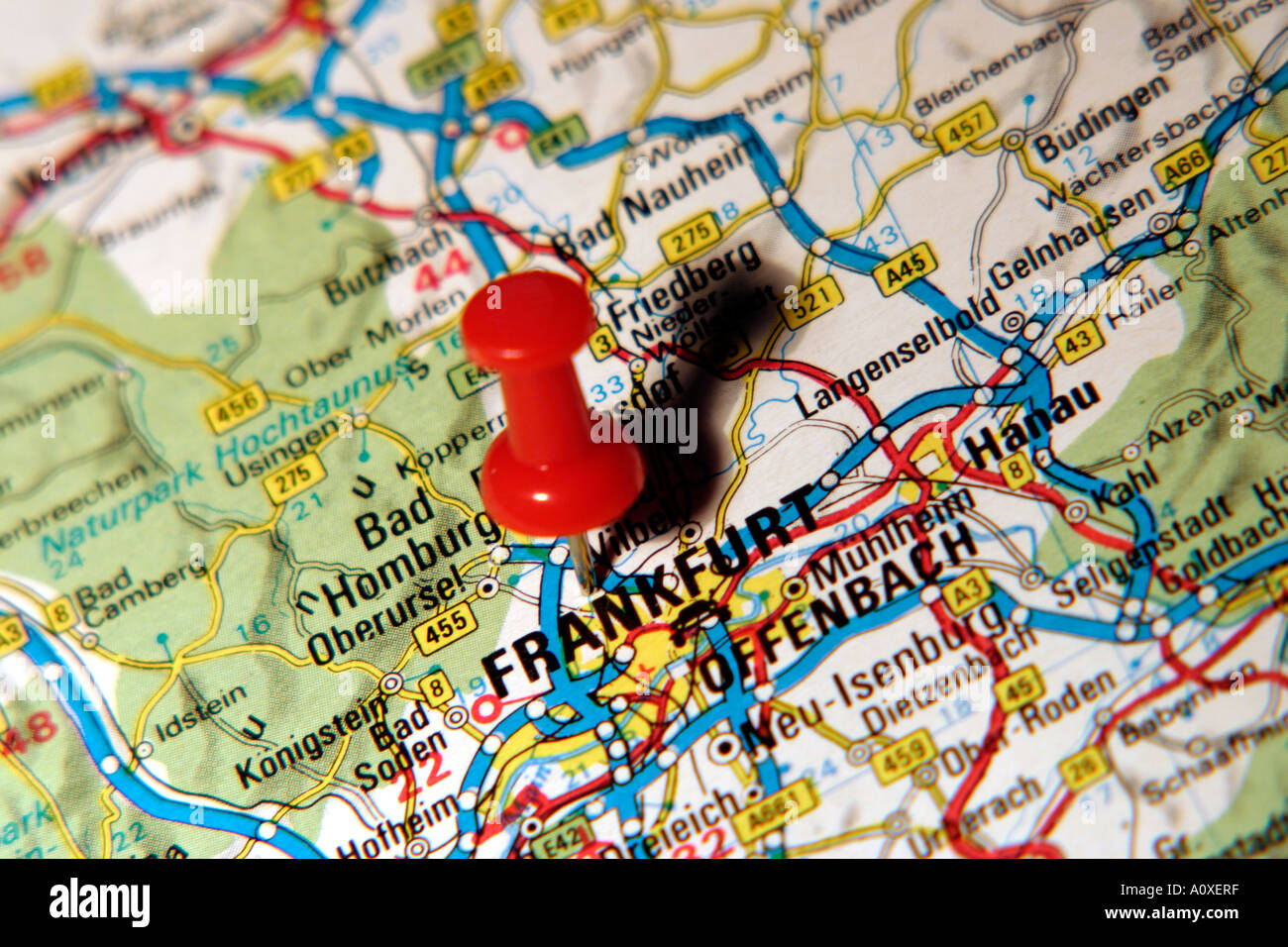 La carte de pointage de l'axe à Francfort , Allemagne sur une carte routière Banque D'Images
