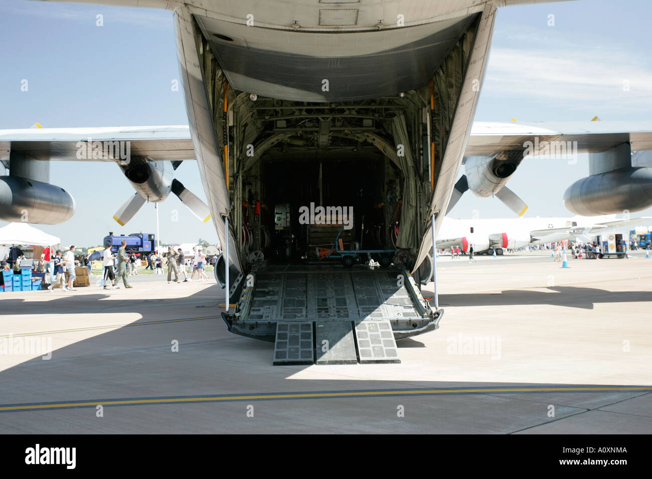Rampe de chargement arrière de la Force aérienne royale néerlandaise RNAF C 130 H Hercules RIAT 2005 RAF Fairford Gloucestershire England UK Banque D'Images