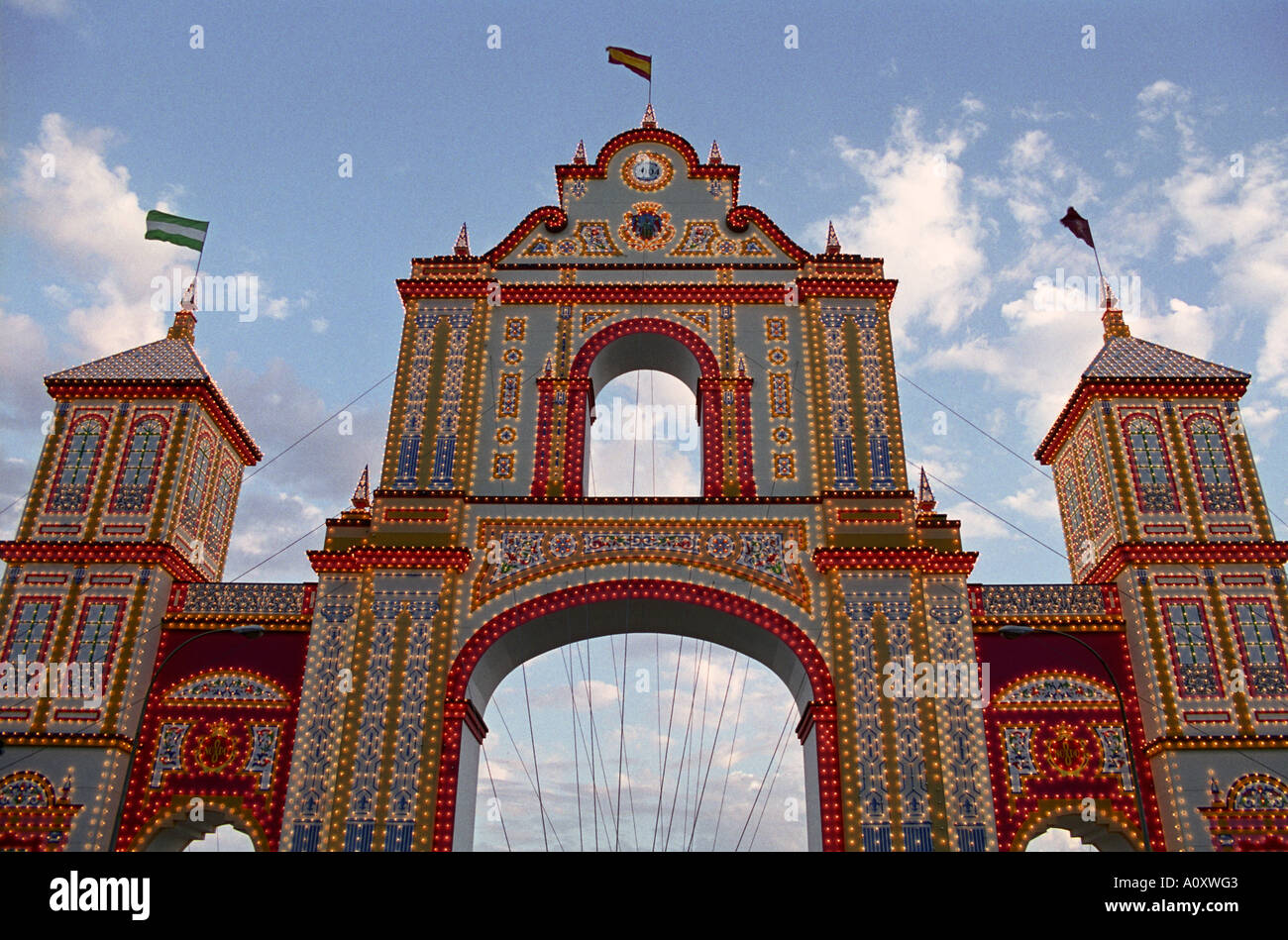 Séville, Andalousie, espagne. Feria de Abril, la porte principale, l'entrée au festival Banque D'Images