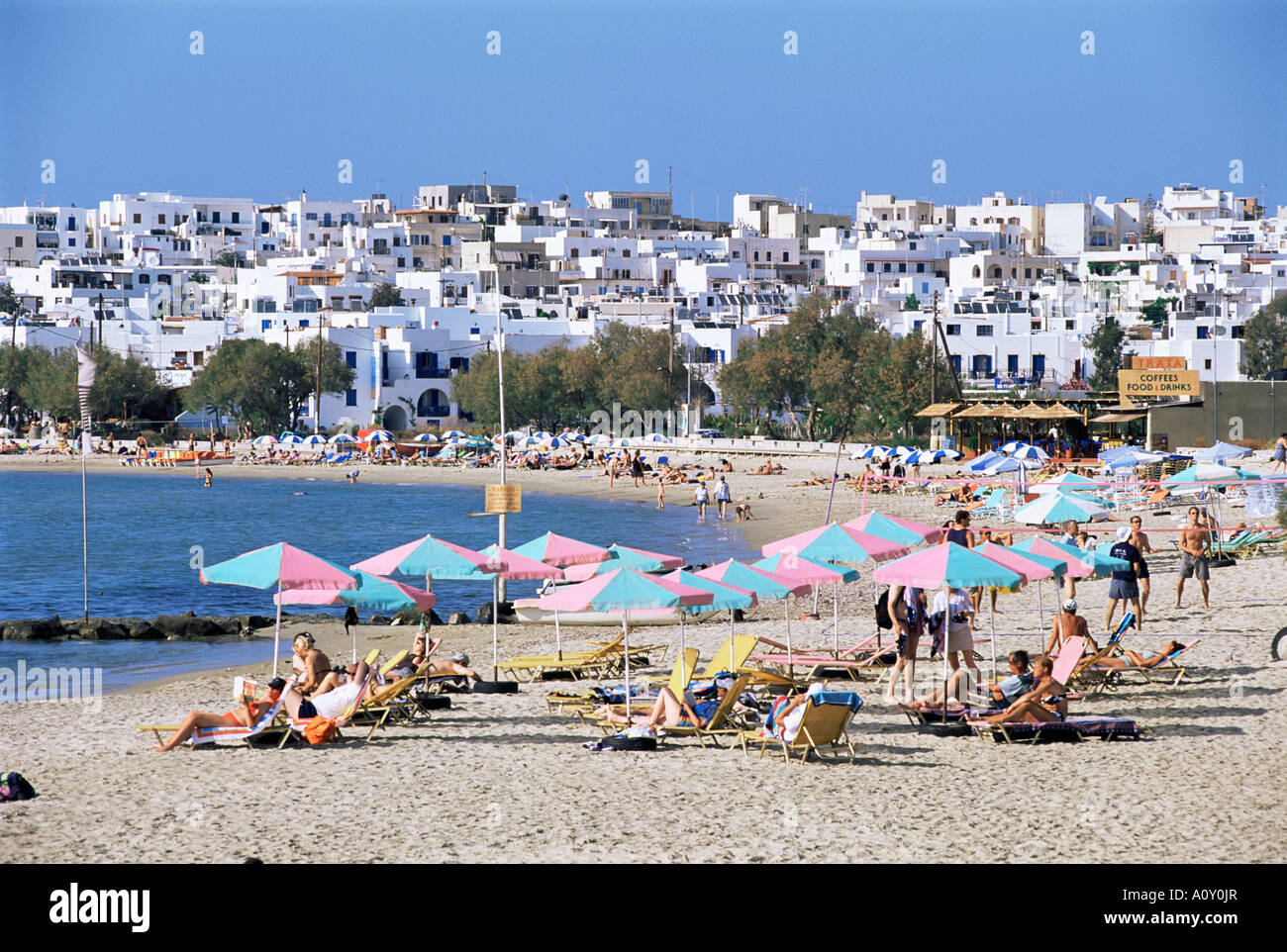 Plage d'Agios Georgios île de Naxos Hora Cyclades Grèce Europe Banque D'Images
