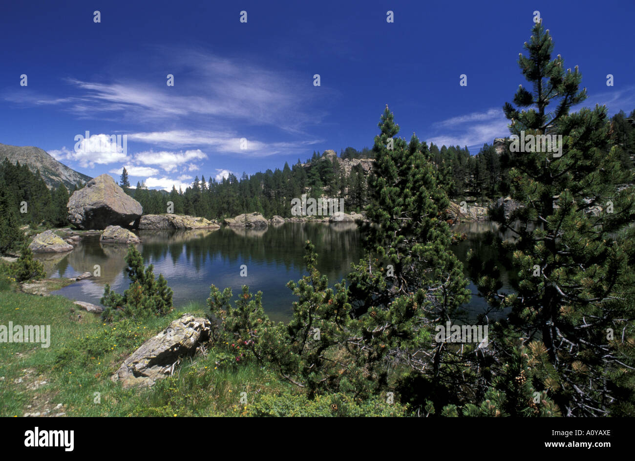 Lac de montagne La Serva Avic réserve naturelle Valle d aosta Italie Banque D'Images