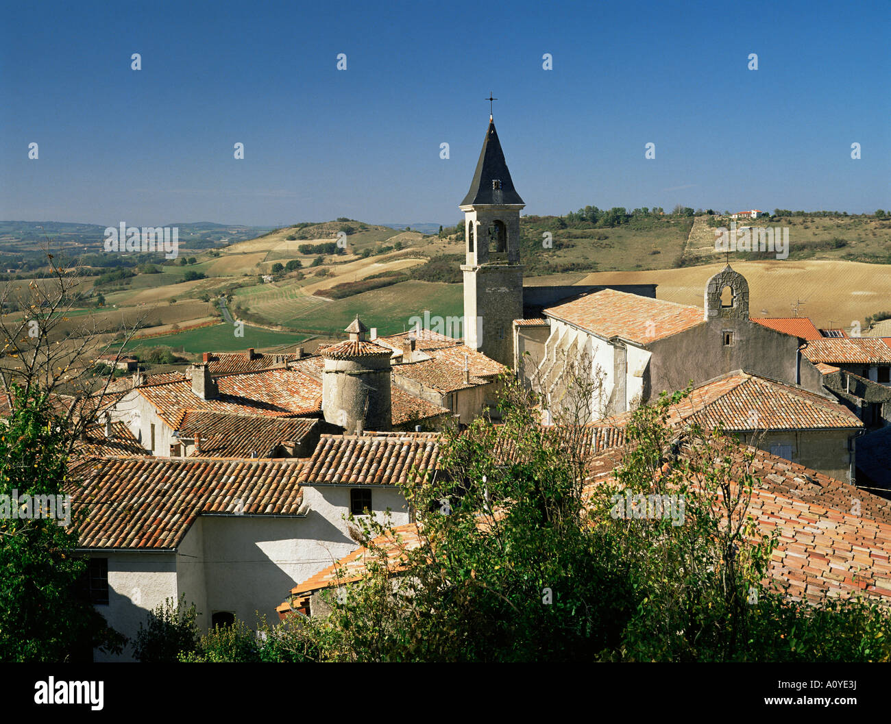 Vue sur le village de Lautrec Tarn Midi Pyrenees France Europe Banque D'Images