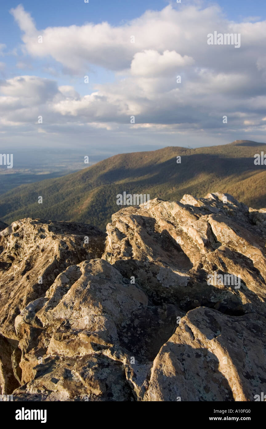 Belle vue sur la montagne d'un éperon donnent sur à Shenandoah National Park Banque D'Images