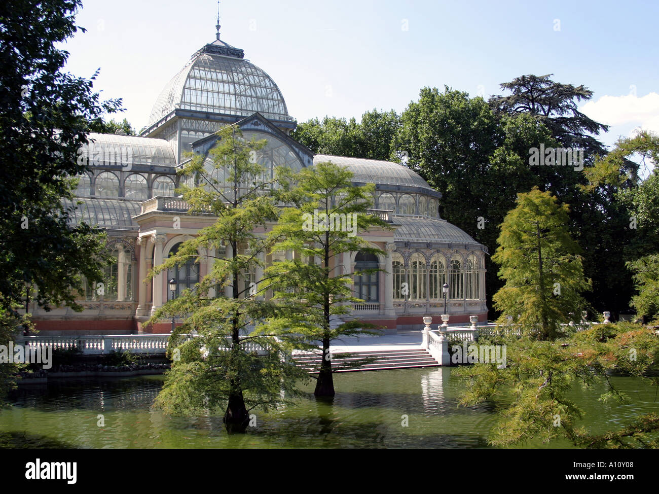 Espagne Madrid Jardines Parque del Buen Retiro Palacio de Cristal Chrystal Palace pavillon de verre par Ricardo Velázquez Bosco Banque D'Images