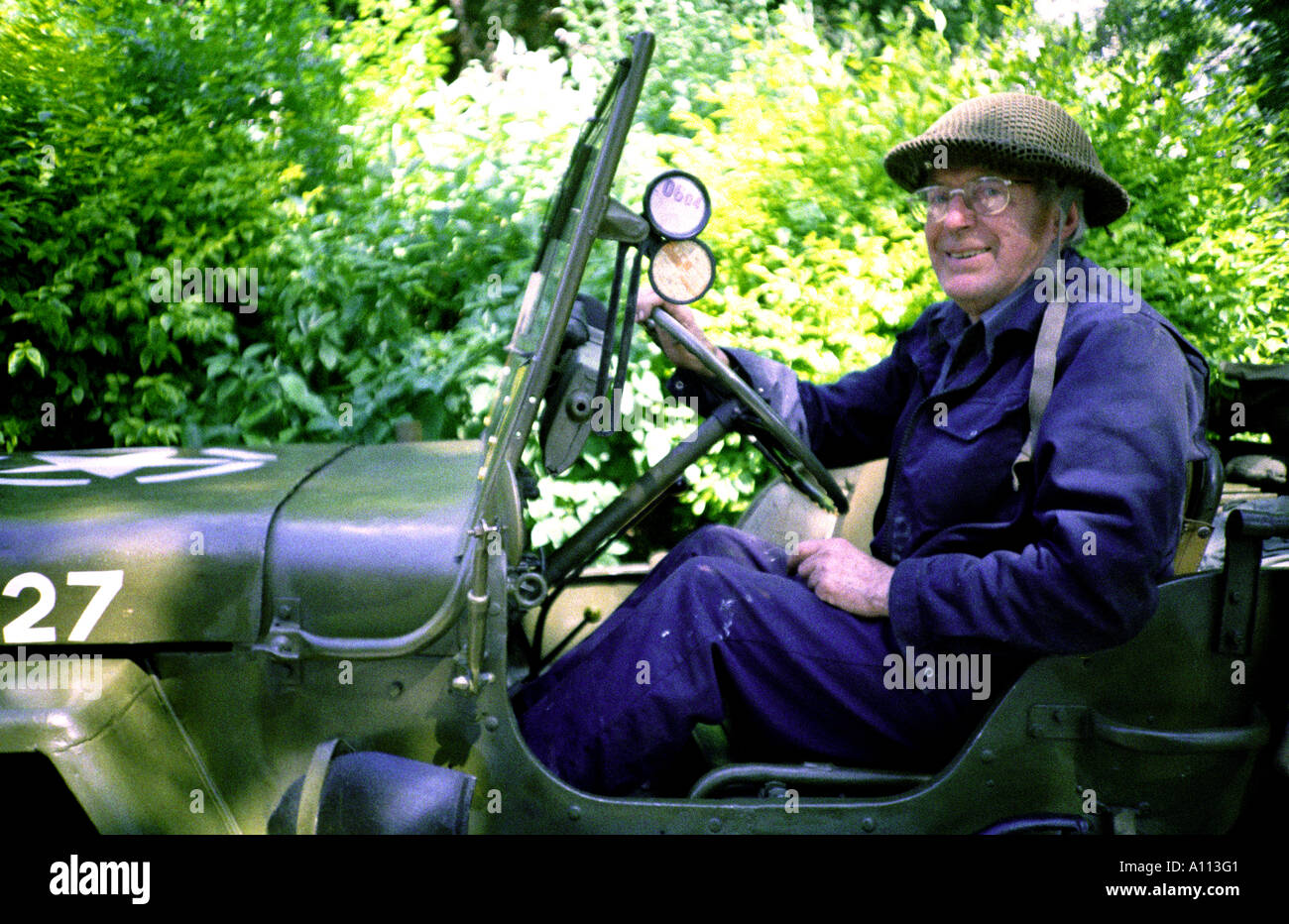 L'homme à la guerre mondiale 2 American Jeep Banque D'Images L'homme à la guerre mondiale 2 American Jeep Banque D'Images