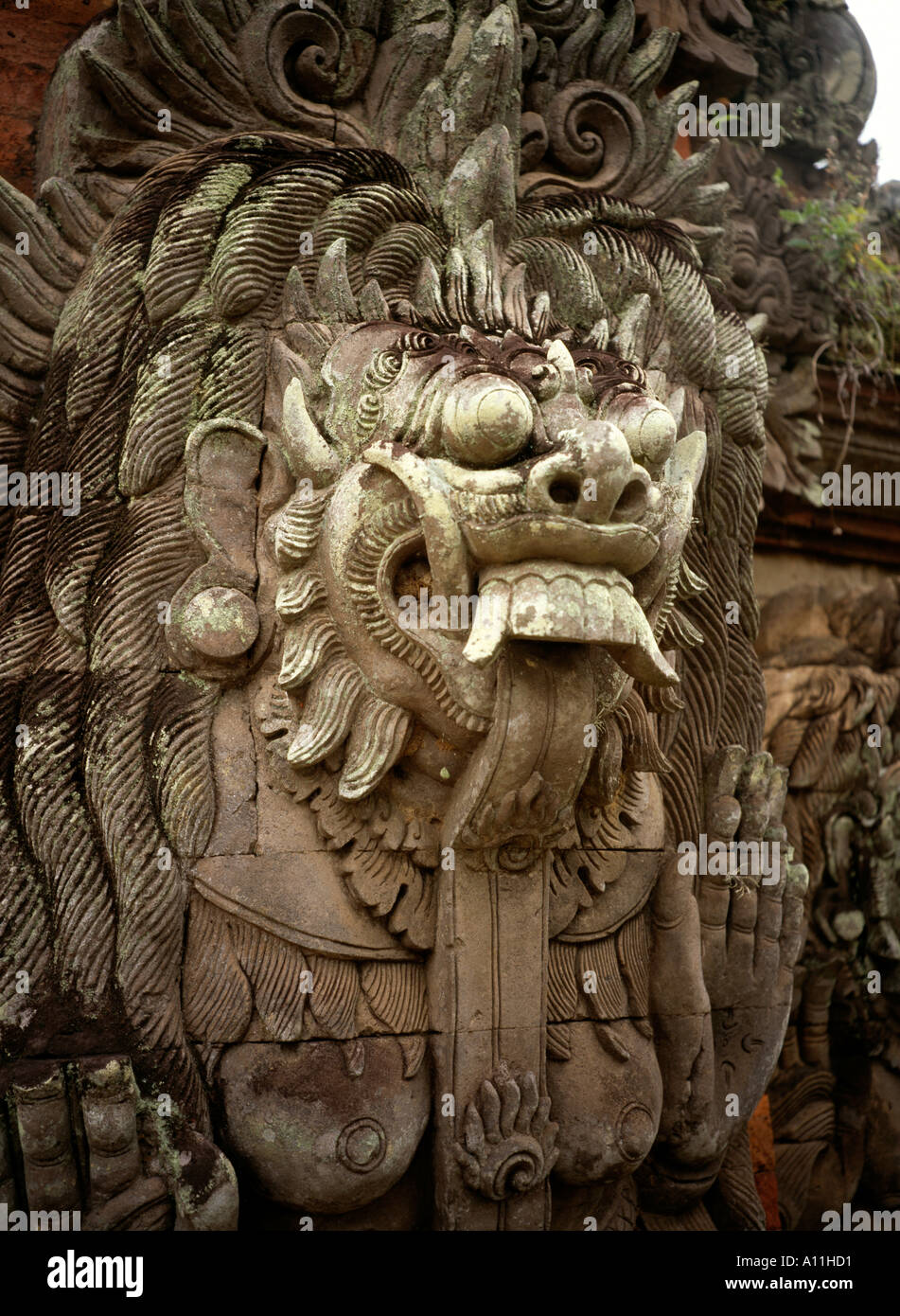 Indonésie Bali Ubud Pura Puseh lion sculpté en pierre du temple Banque D'Images