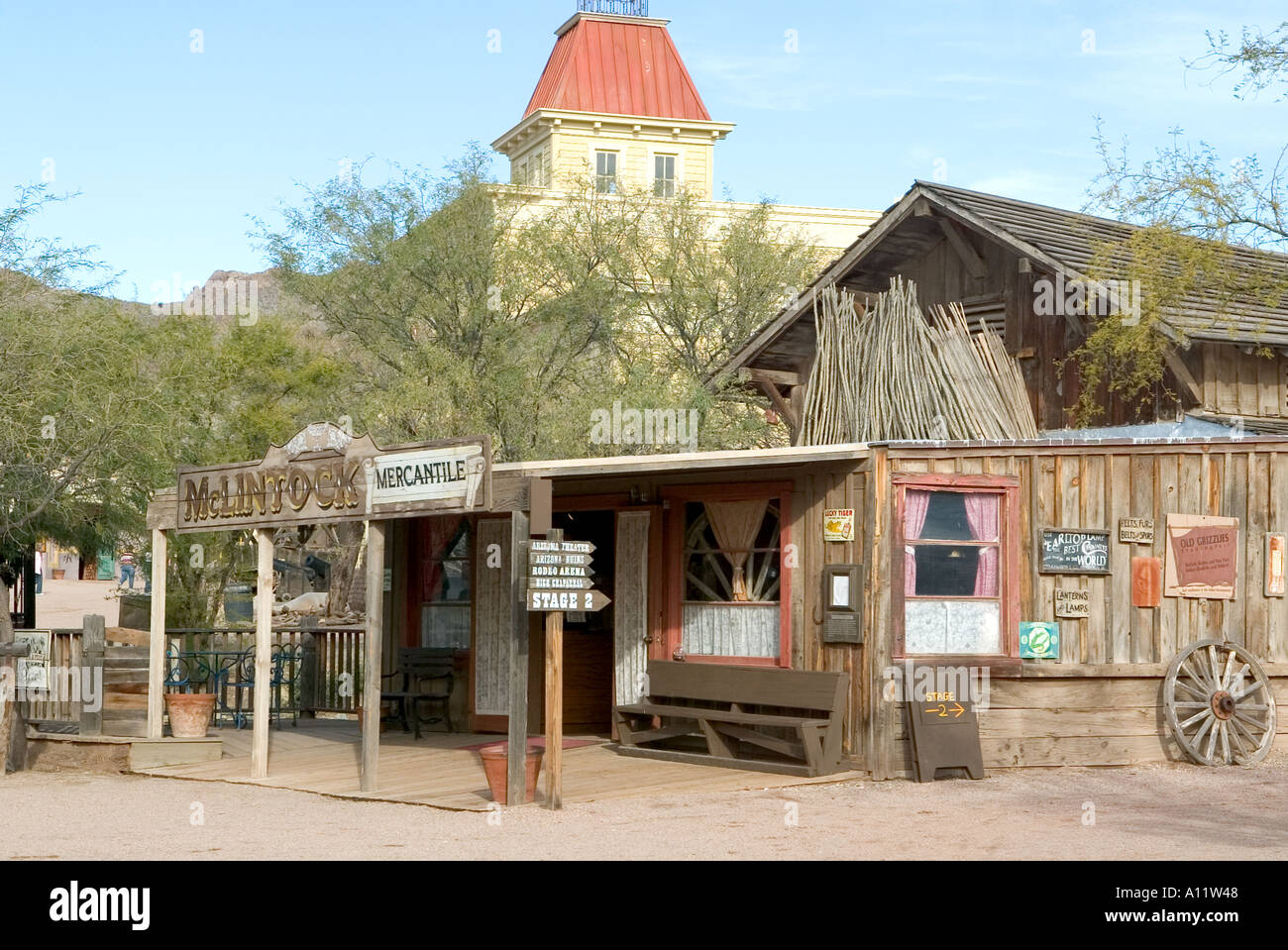 Vue de bâtiments à l'ouest de répliques Old Tucson Studios Banque D'Images