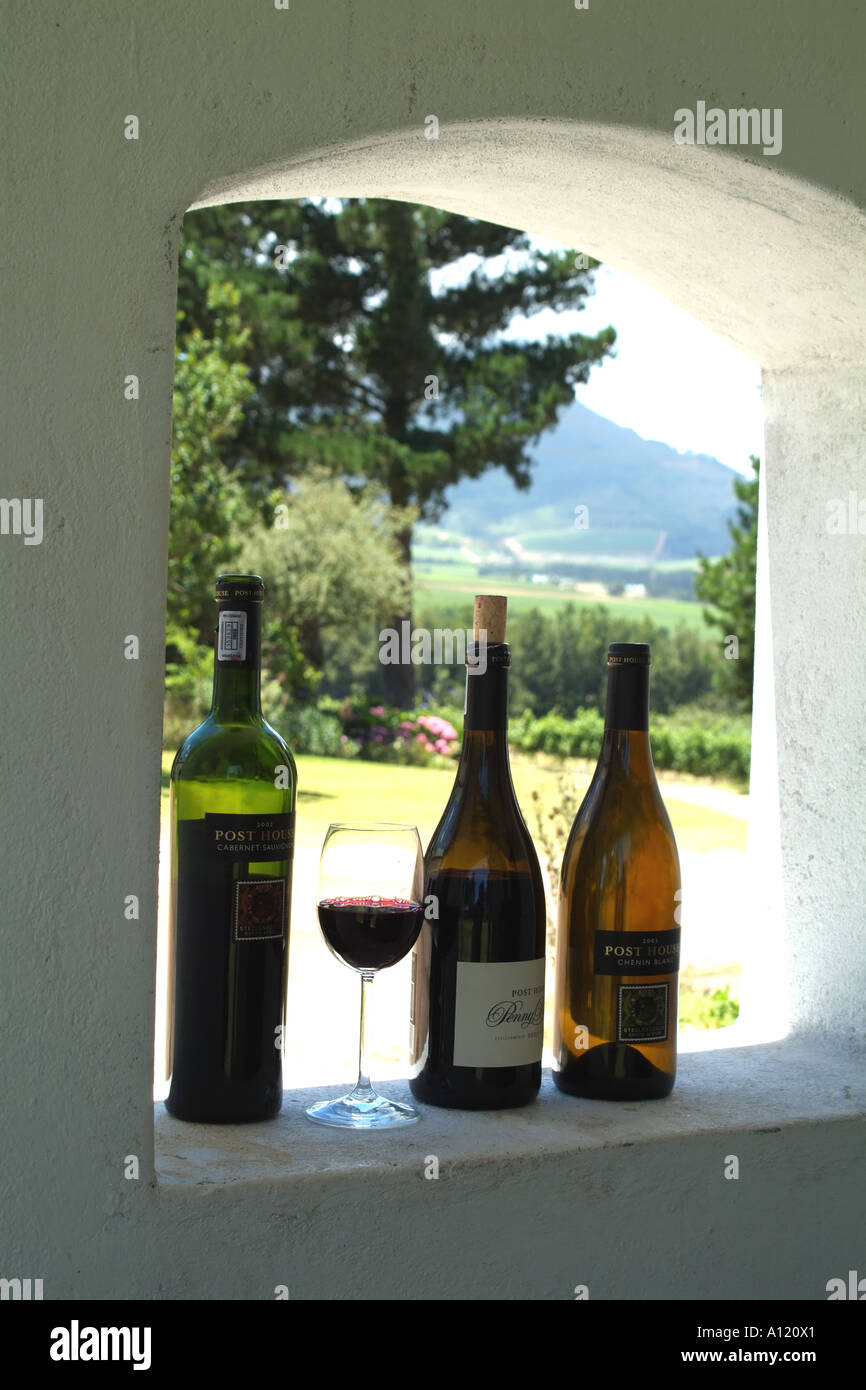 Sélection de vins en bouteille produite à la maison Post winery Stellenbosh Helderberg western cape Afrique du Sud RSA Banque D'Images