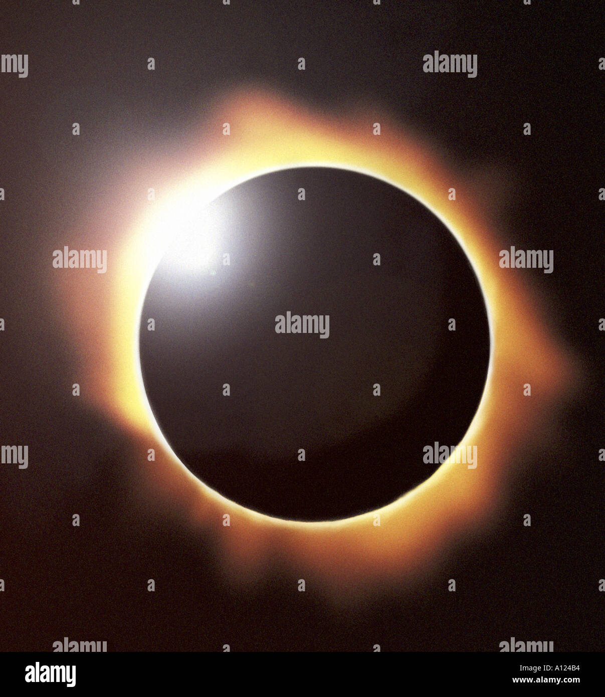 Éclipse totale du soleil montrant l'effet anneau de diamant Banque D'Images