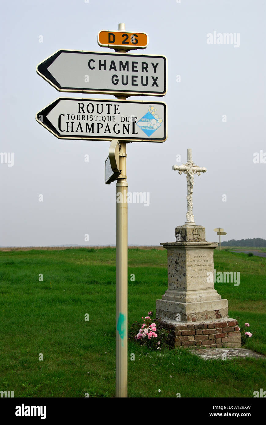 Road sign, direction de 'Route Touristique du Champagne', 'Champagne  Ardennes'', France Photo Stock - Alamy