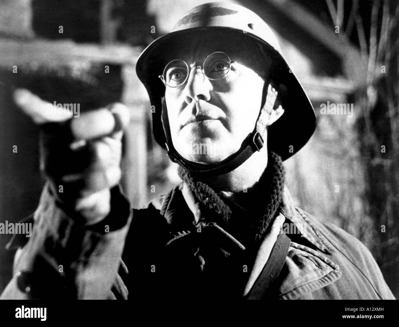 Situation désespérée, mais pas grave Année 1965 Gottfried Reinhardt Directeur Alec Guinness Banque D'Images
