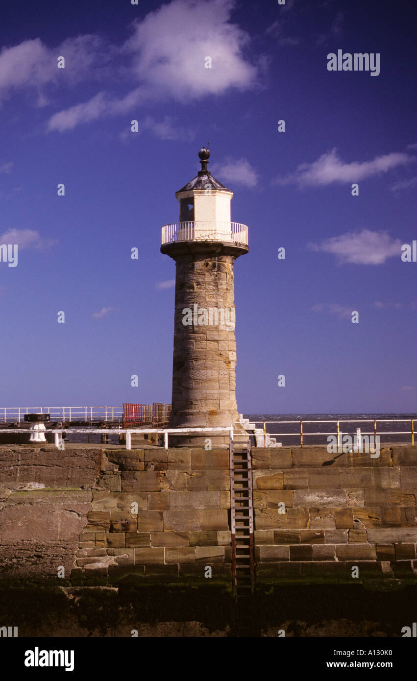 Leuchtturm à Whitby, North Yorkshire Angleterre Royaume-Uni Royaume-Uni GB Grande Bretagne Banque D'Images