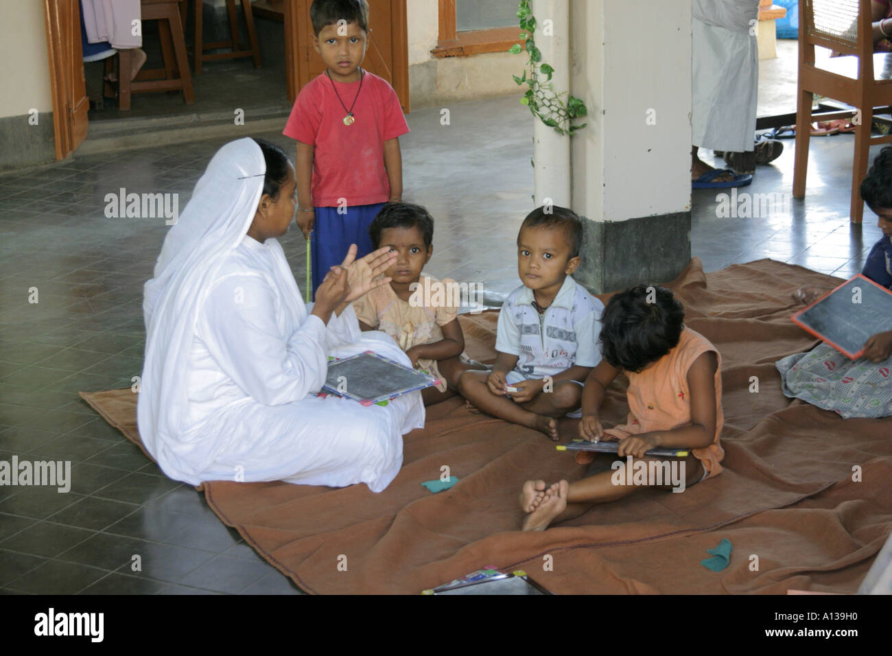 L'école pour les enfants pauvres dans le Nirmal Hriday, Kolkata Banque D'Images