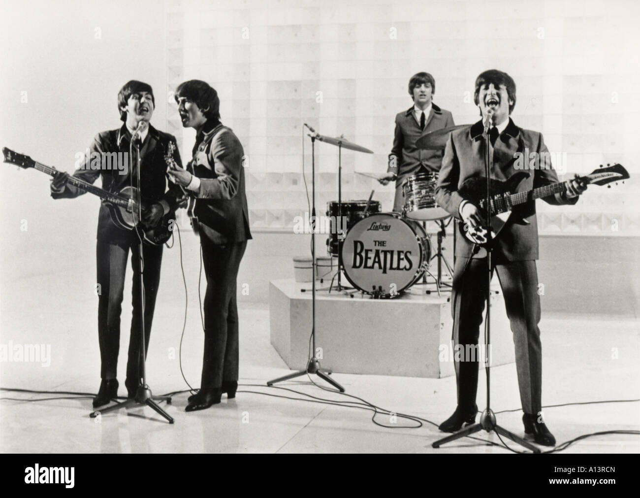 Une longue journée de nuit Année 1964 réalisateur Richard Lester Ringo Star George Harrison John Lennon Paul McCartney Banque D'Images
